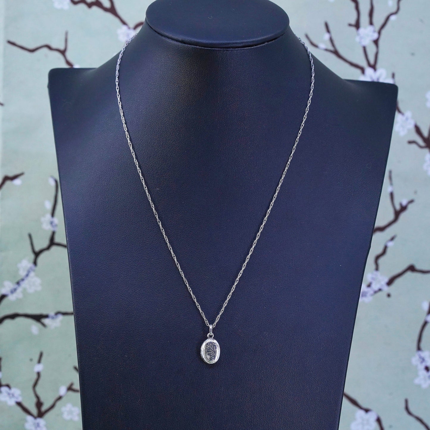 17”, sterling silver necklace, 925 Singapore rope chain oval lock pendant