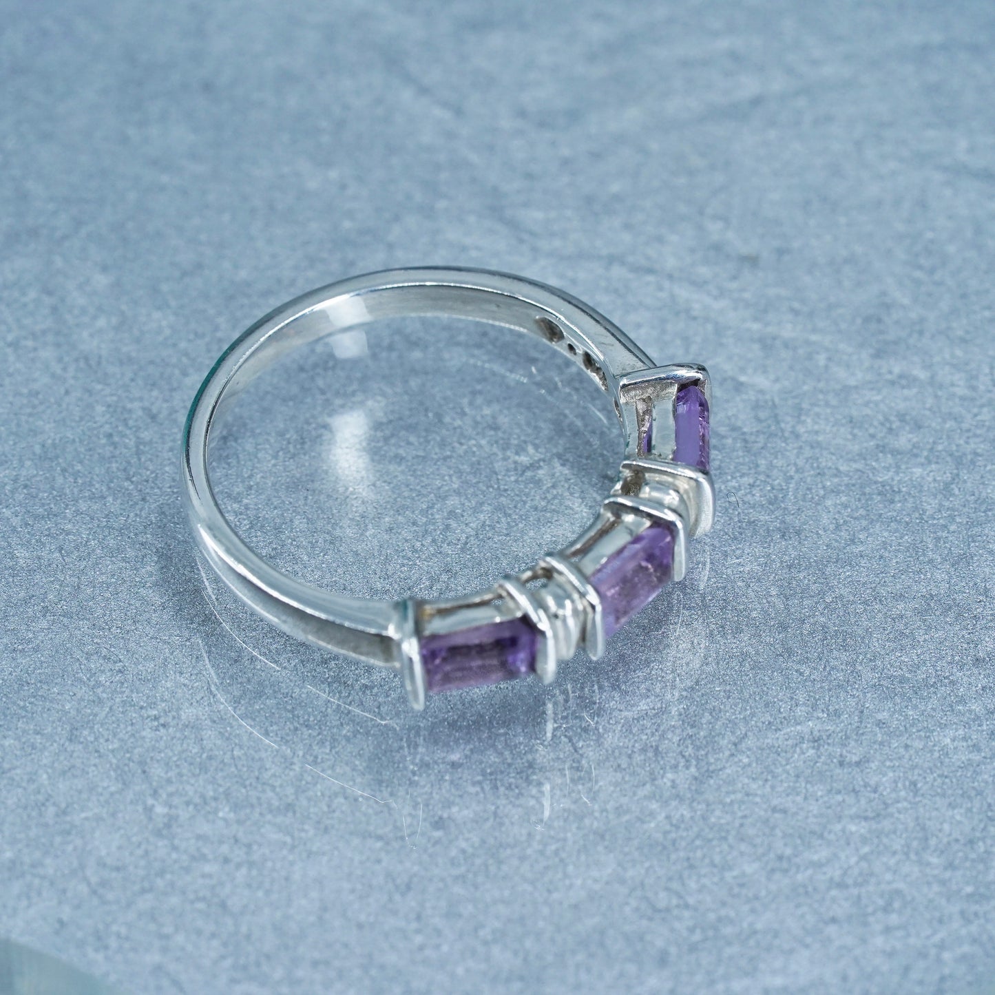 Size 7, vintage Sterling 925 silver handmade band ring with amethyst