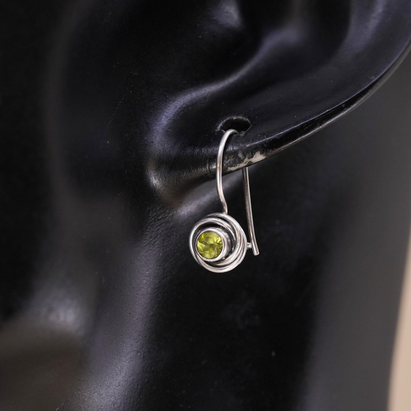 Fashion sterling silver single earring, 925 silver dangle with peridot