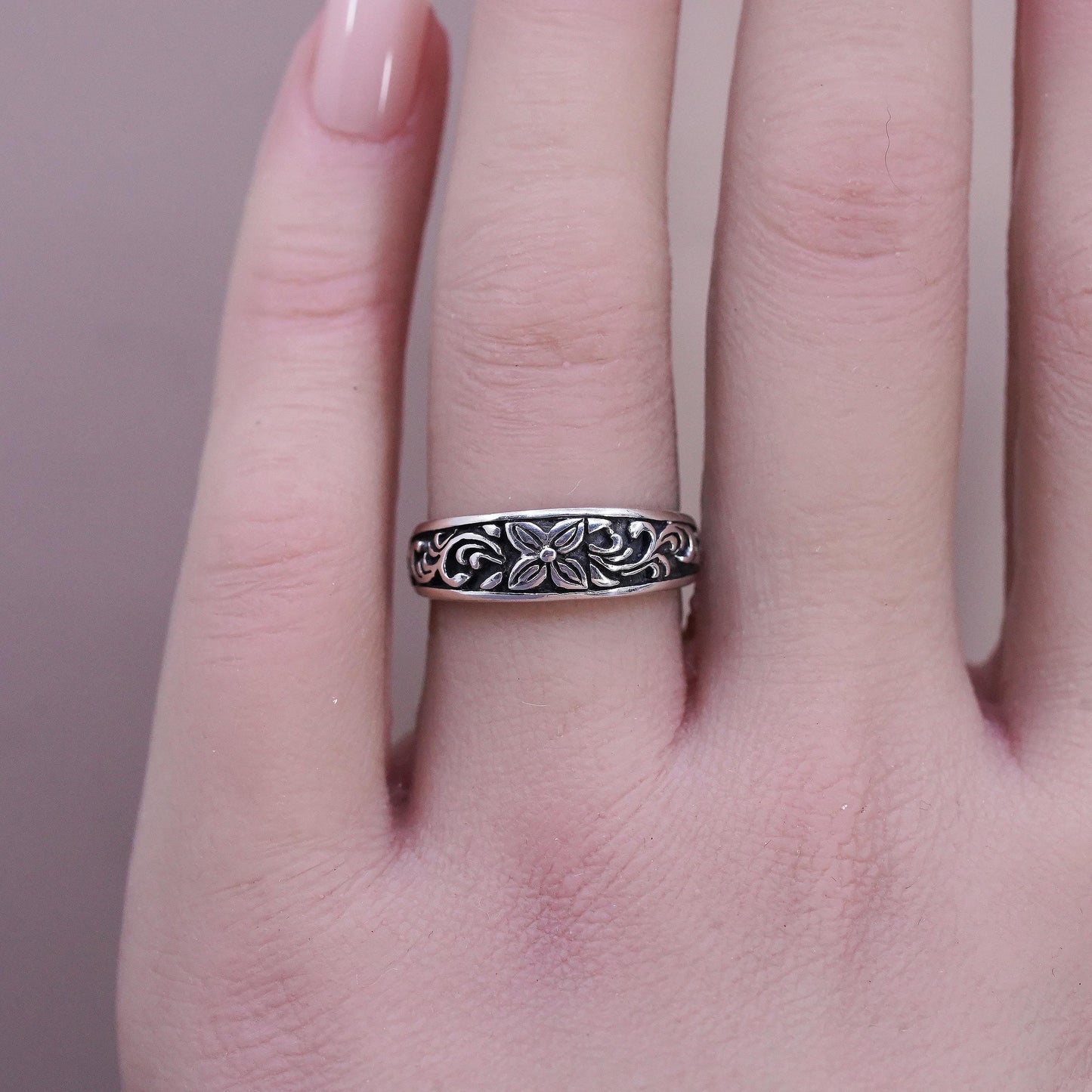 Size 7, VTG Sterling silver handmade ring, floral textured 925 stackable band