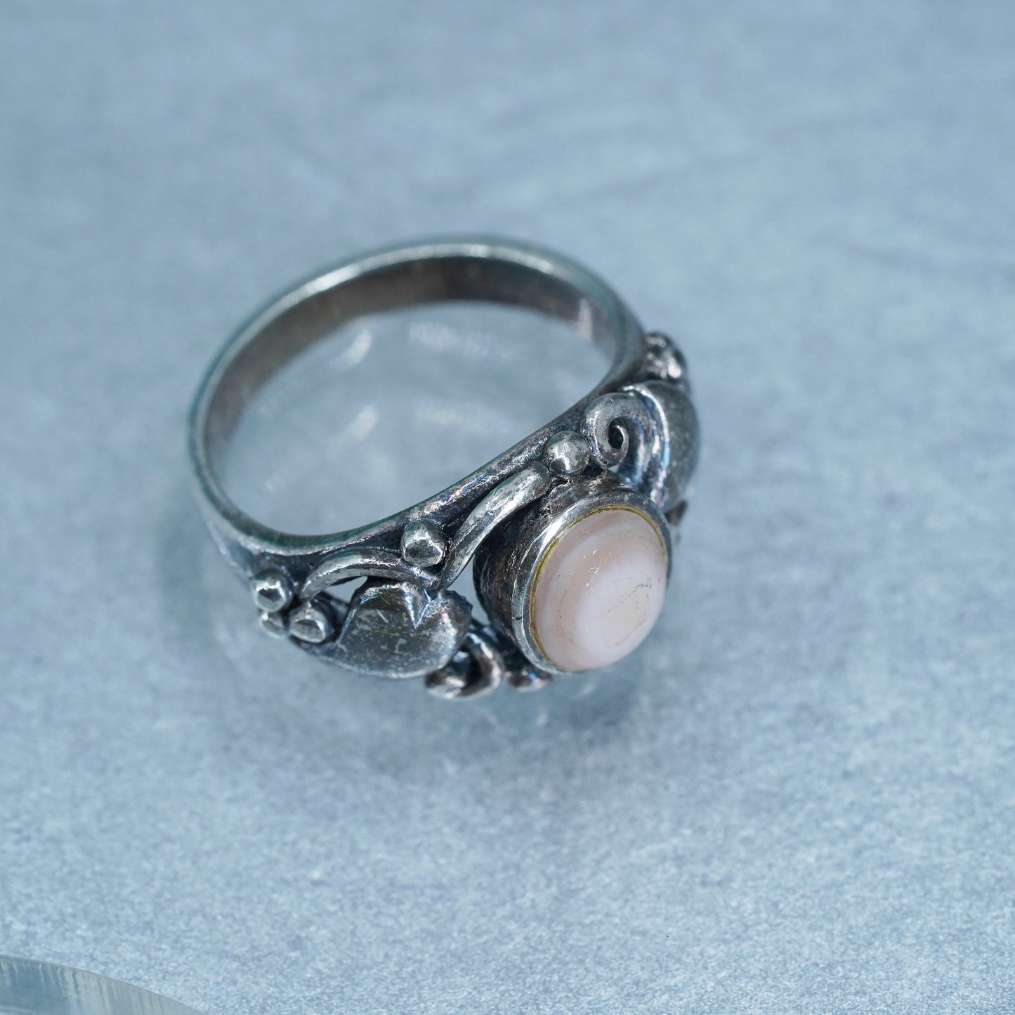Size 7, Vintage Sterling 925 silver ring with pink mother of pearl and hearts