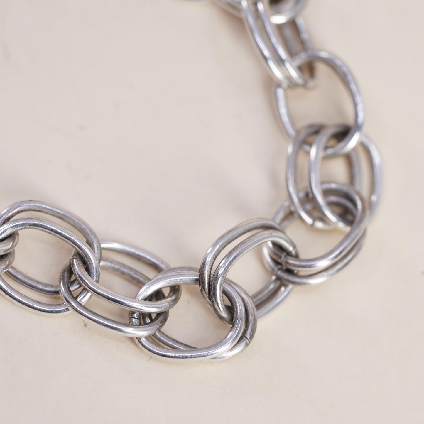 6.75", VTG sterling 925 silver textured circle charm bracelet toggle closure