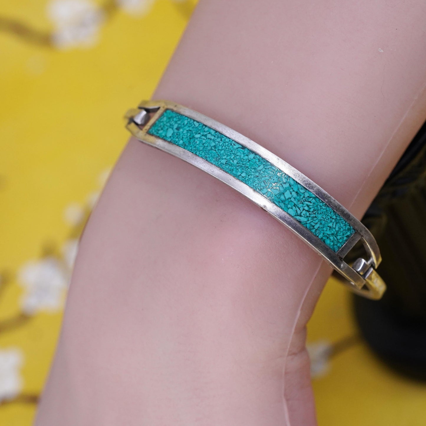 6.5”, VTG Mexican Sterling 925 silver bracelet, hinged bangle with turquoise