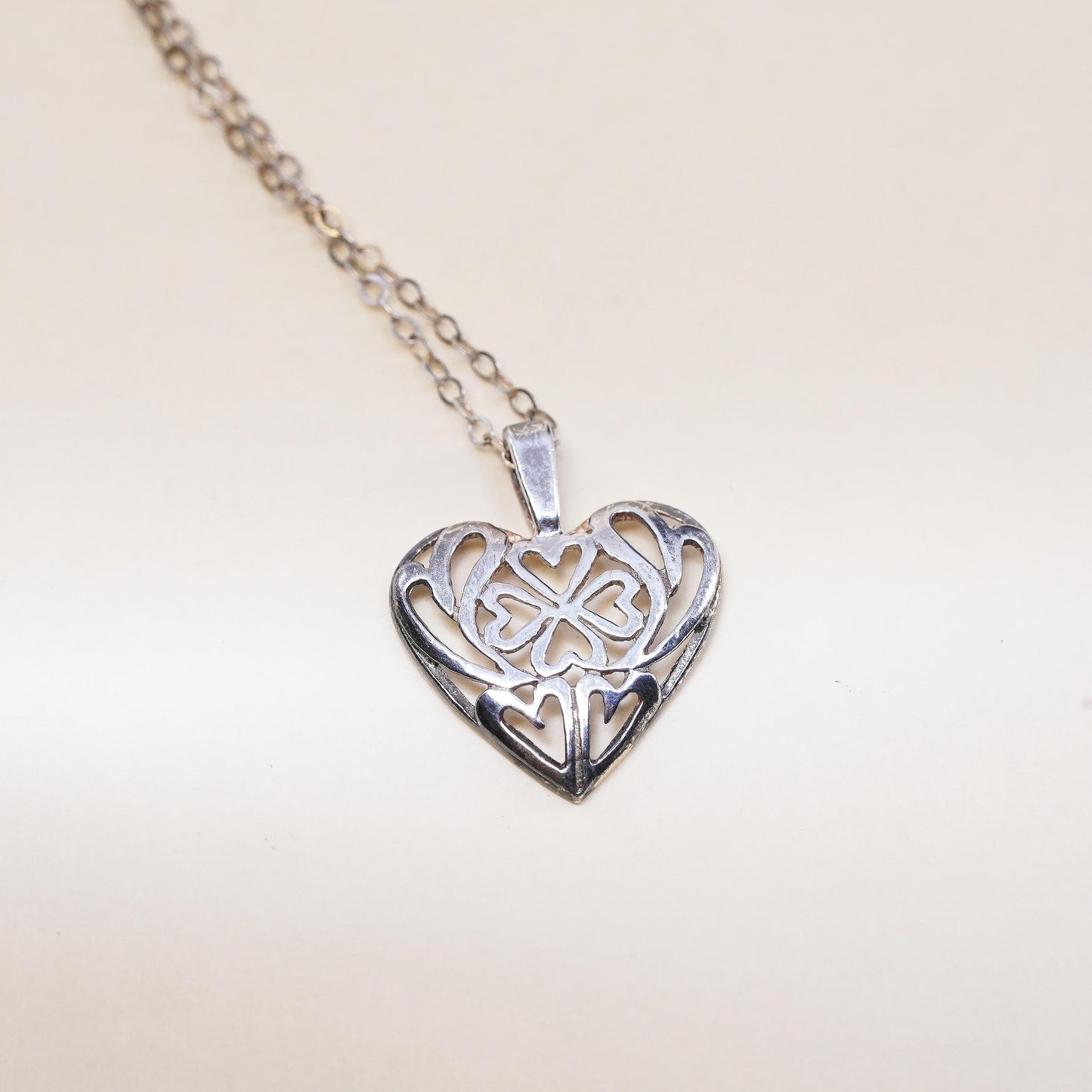 18",, VTG Sterling 925 silver flatten circle necklace filigree heart pendant