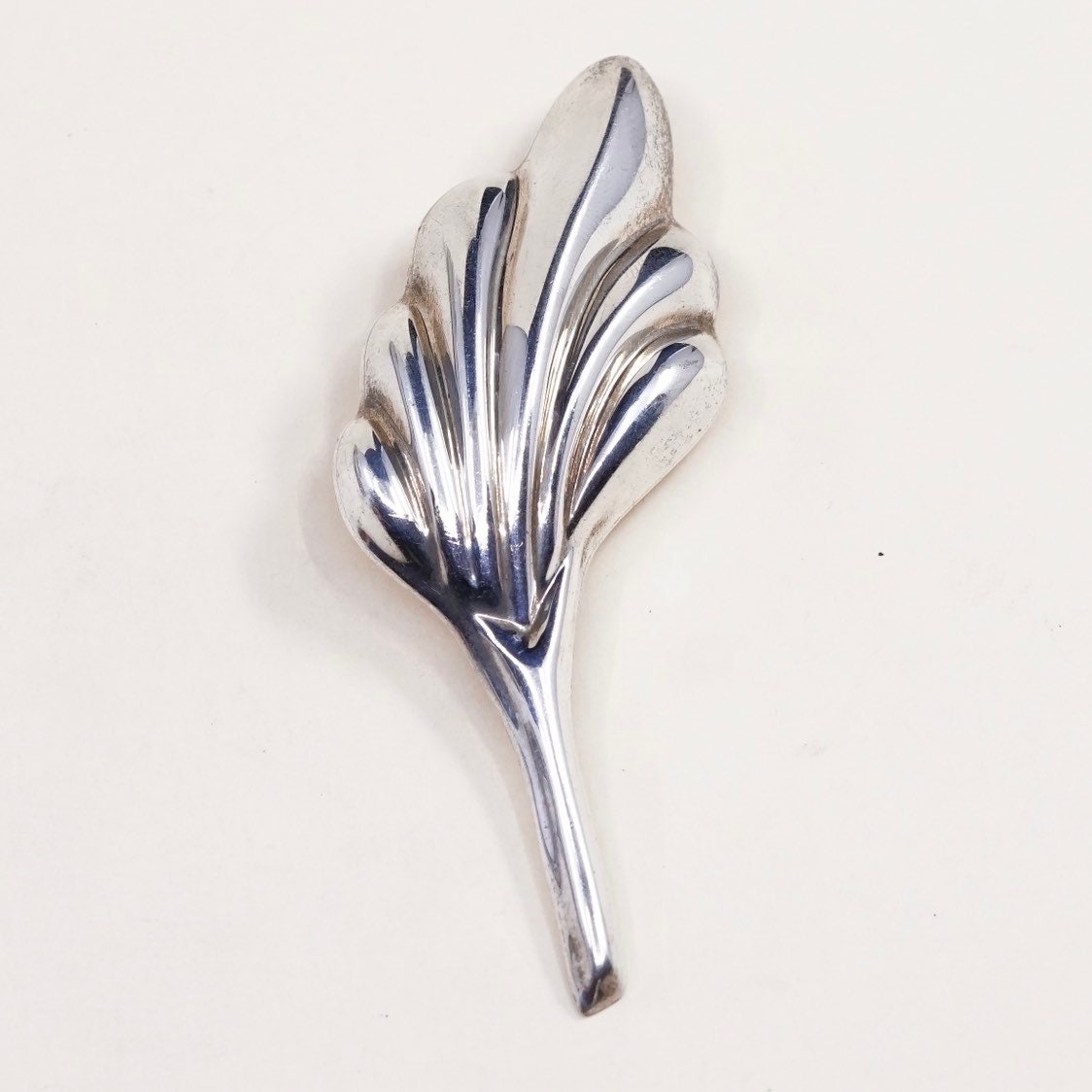 Vintage sterling silver handmade leaf shaped brooch, solid Mexico 925 silver TA-163