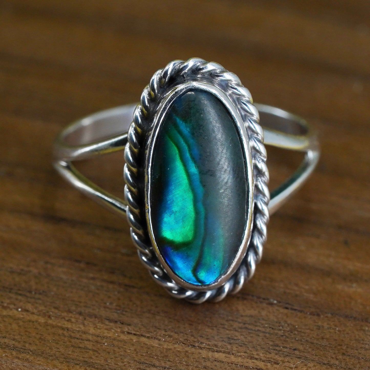 Size 7, Native American Thomas Singer sterling silver ring, 925 band w/ abalone
