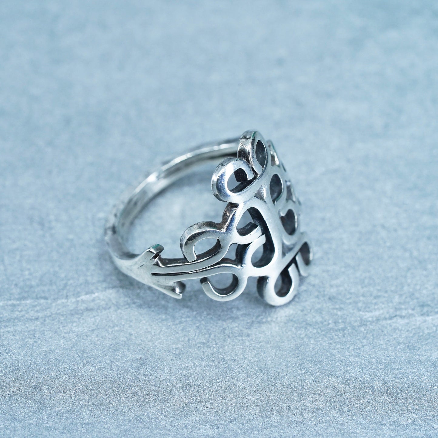 Size 6, vintage southwestern Sterling 925 silver handmade ring, swirly band