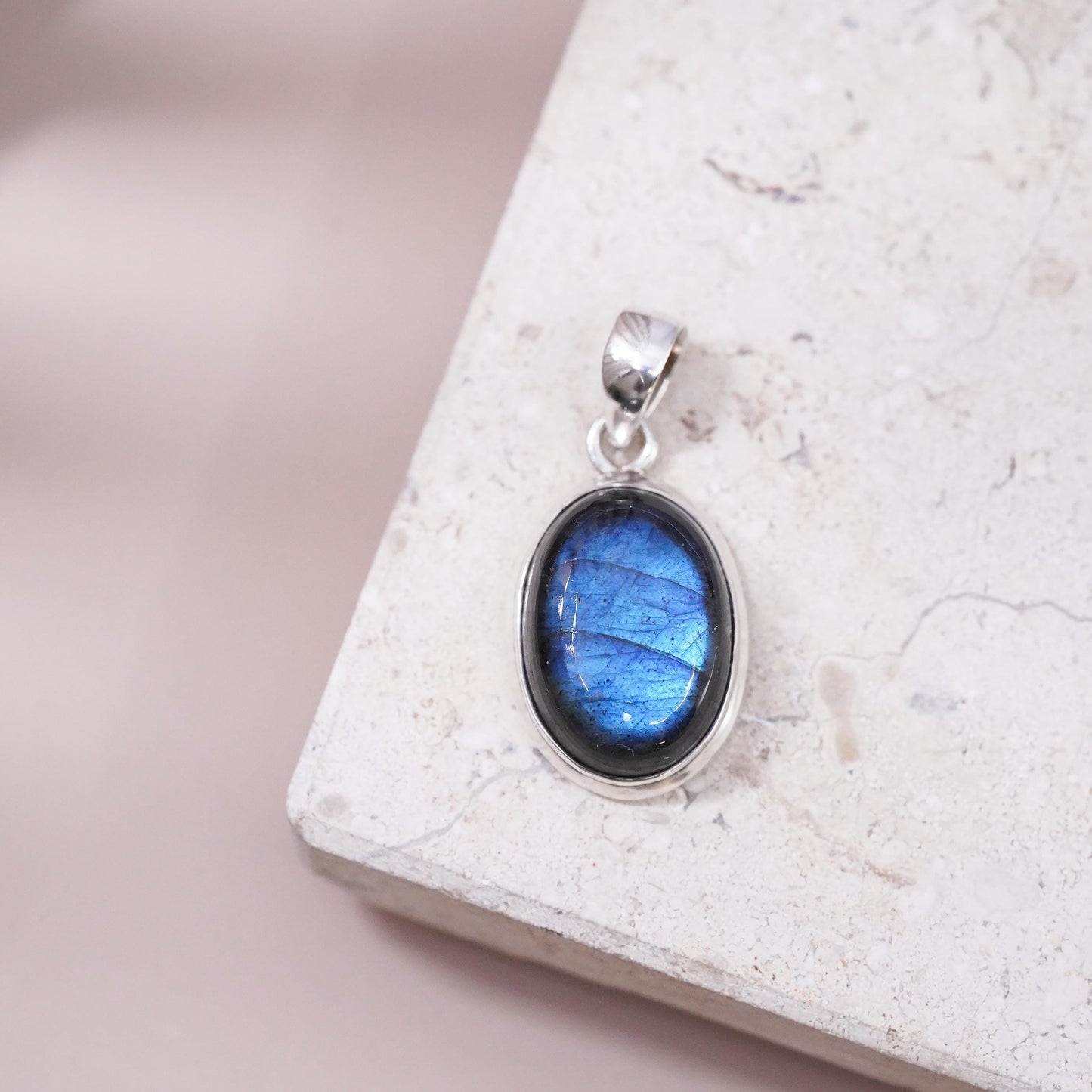 Vintage Sterling silver handmade pendant with oval labradorite