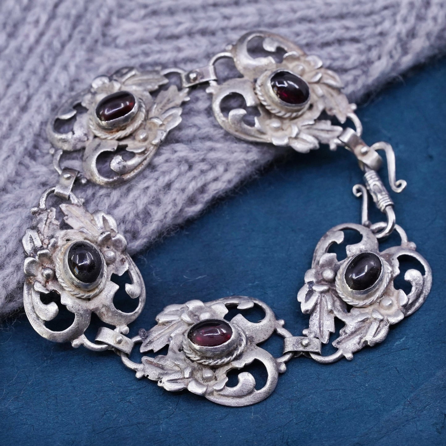 6.5”, vintage sterling 925 silver handmade swirly link bracelet with garnet