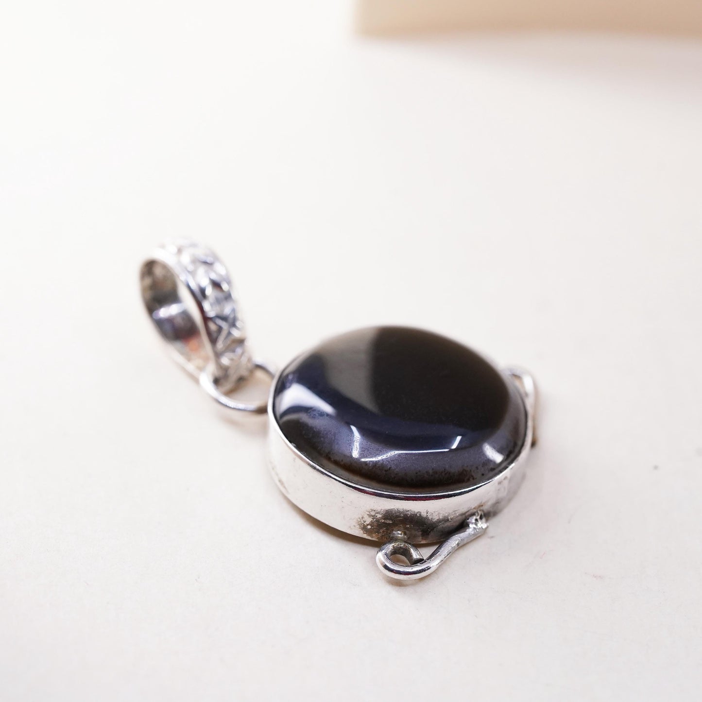 vintage handmade sterling silver pendant, Mexican 925 circle with agate