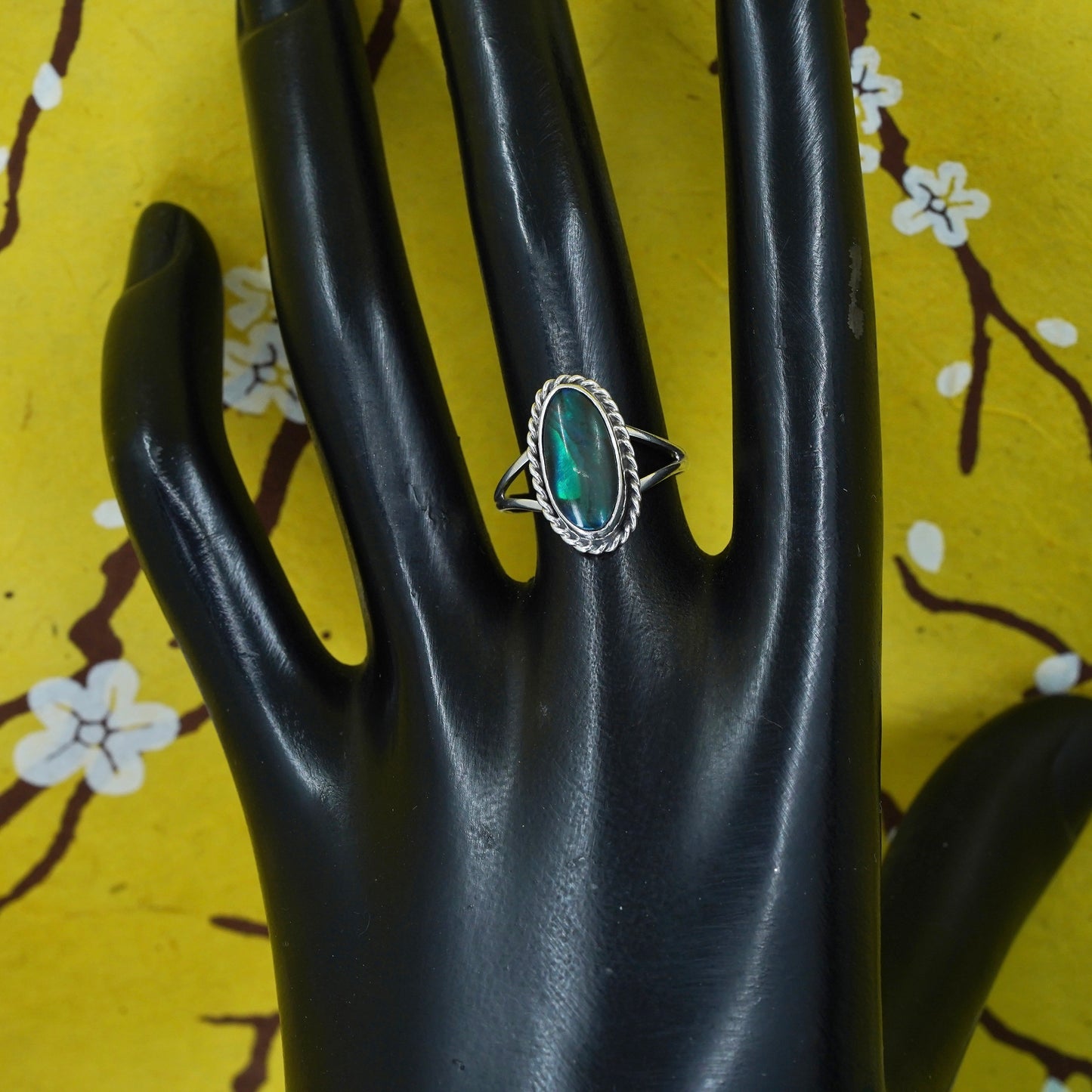 Size 7, Native American Thomas Singer sterling silver ring, 925 band w/ abalone
