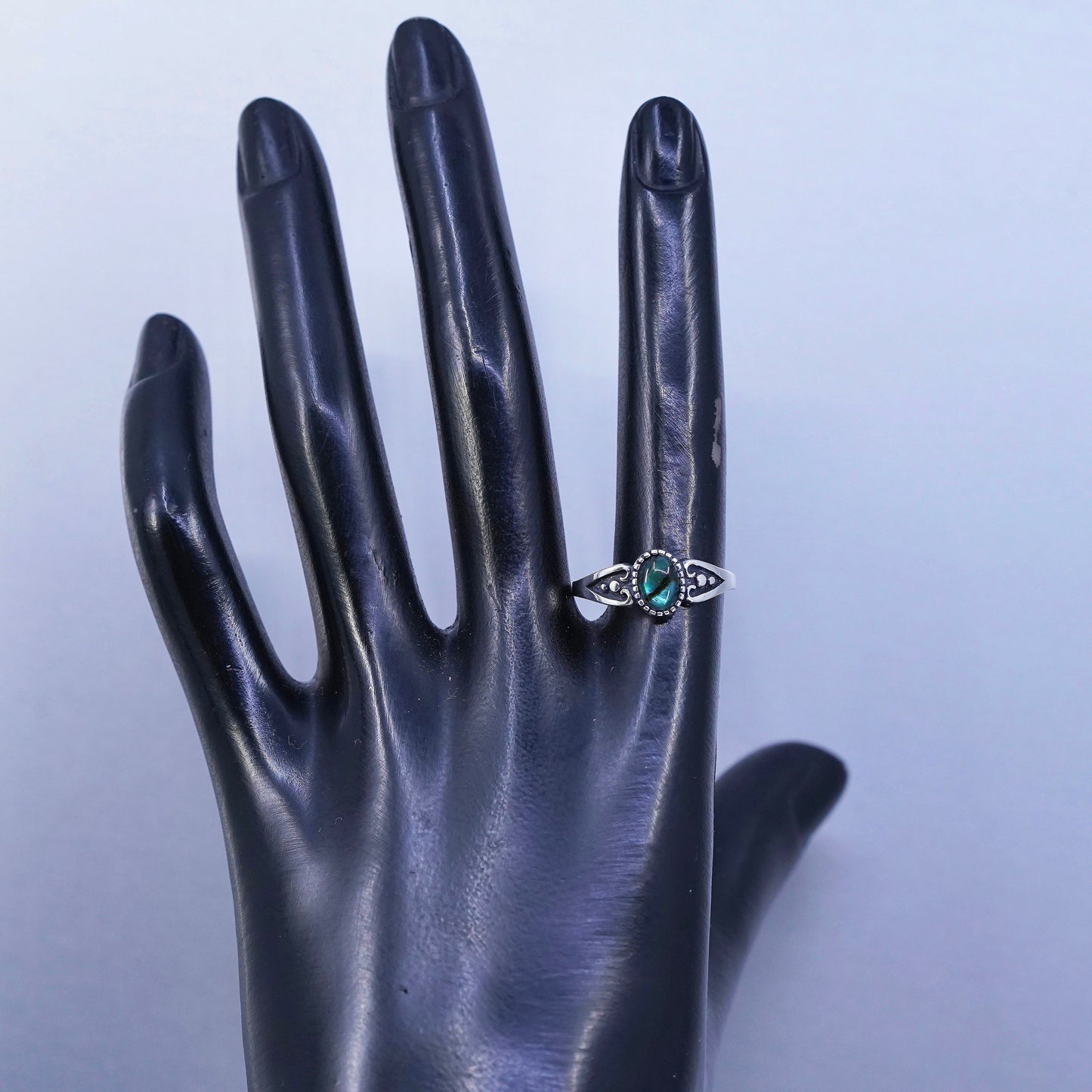 Size 8, southwestern vintage 925 silver handmade ring with abalone