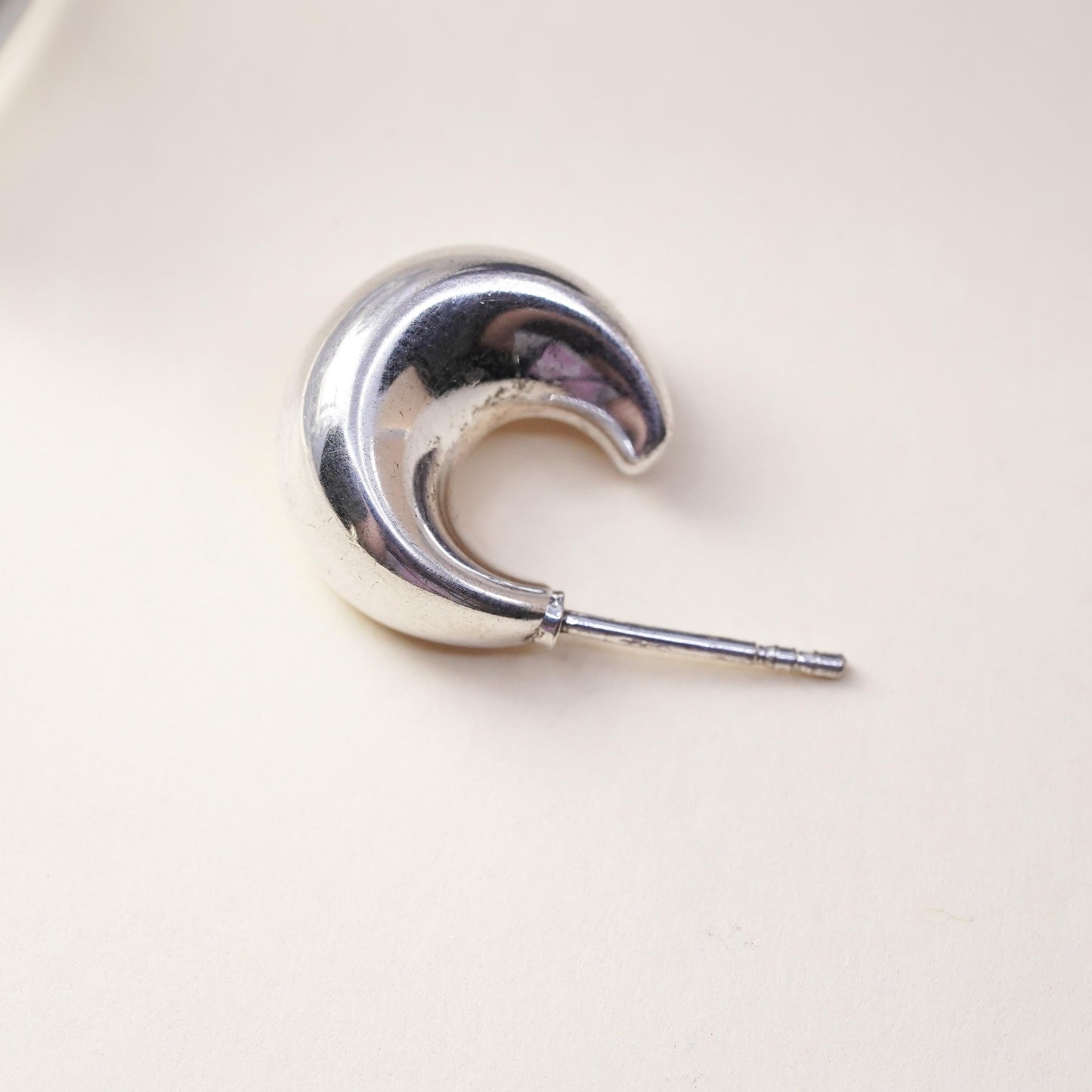 Vintage Mexican handmade single 1 earring. Sterling 925 silver huggie stud