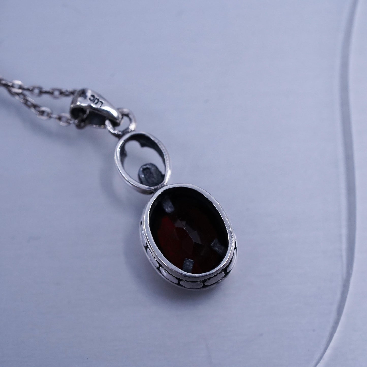 18”, Vintage LUC sterling 925 silver flatten circle necklace oval ruby pendant