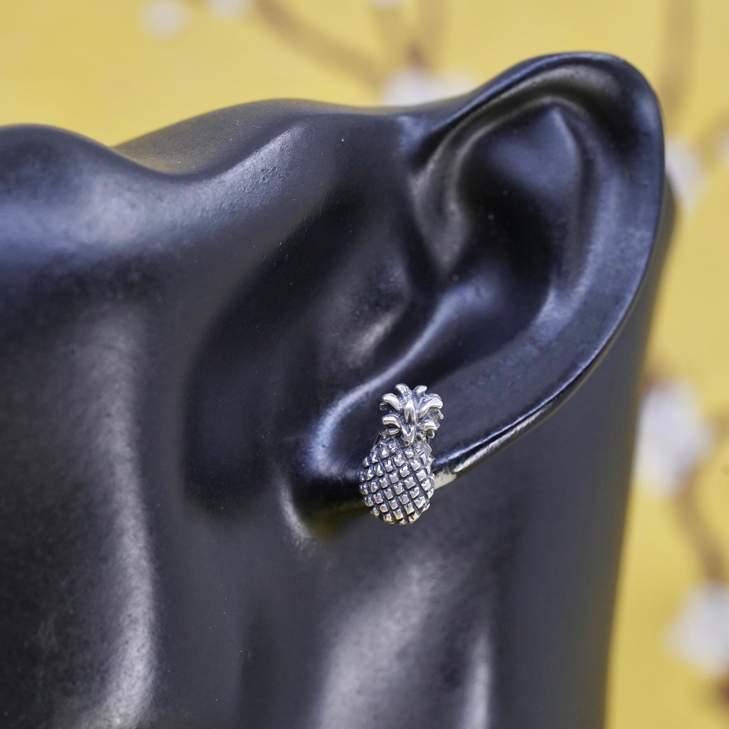 VTG Native American southwestern Sterling silver earrings, 925 pineapple studs