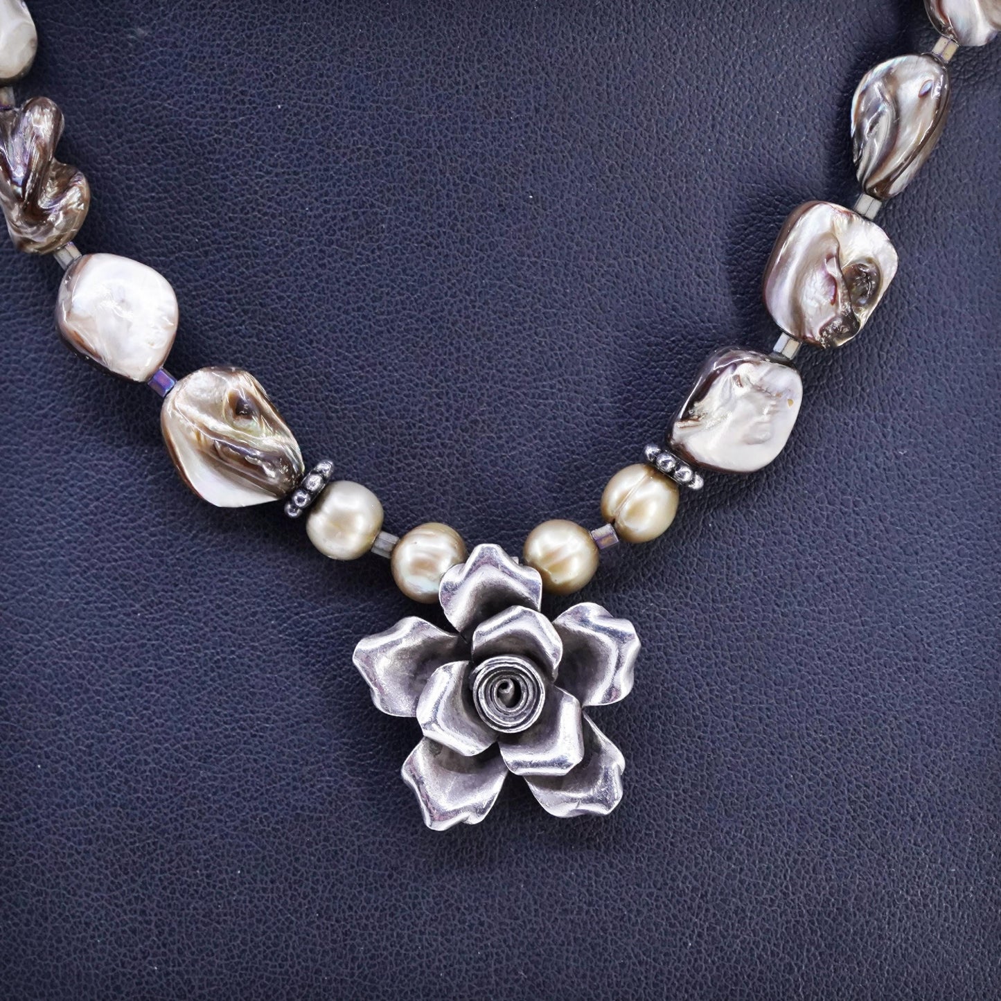 16", 925 Sterling 925 Silver Necklace pearl and abalone beads flower pendant