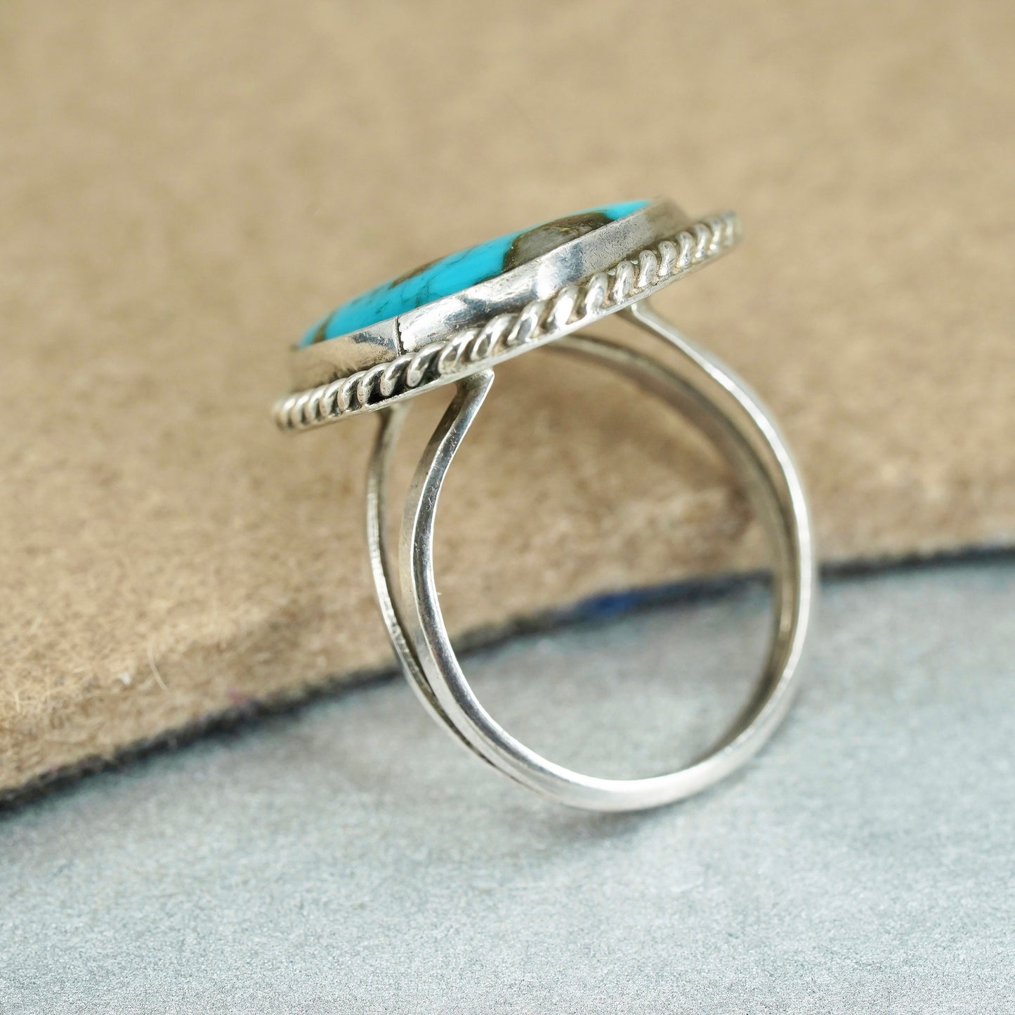 Size 9, Native American navajo Sterling 925 silver handmade ring with turquoise