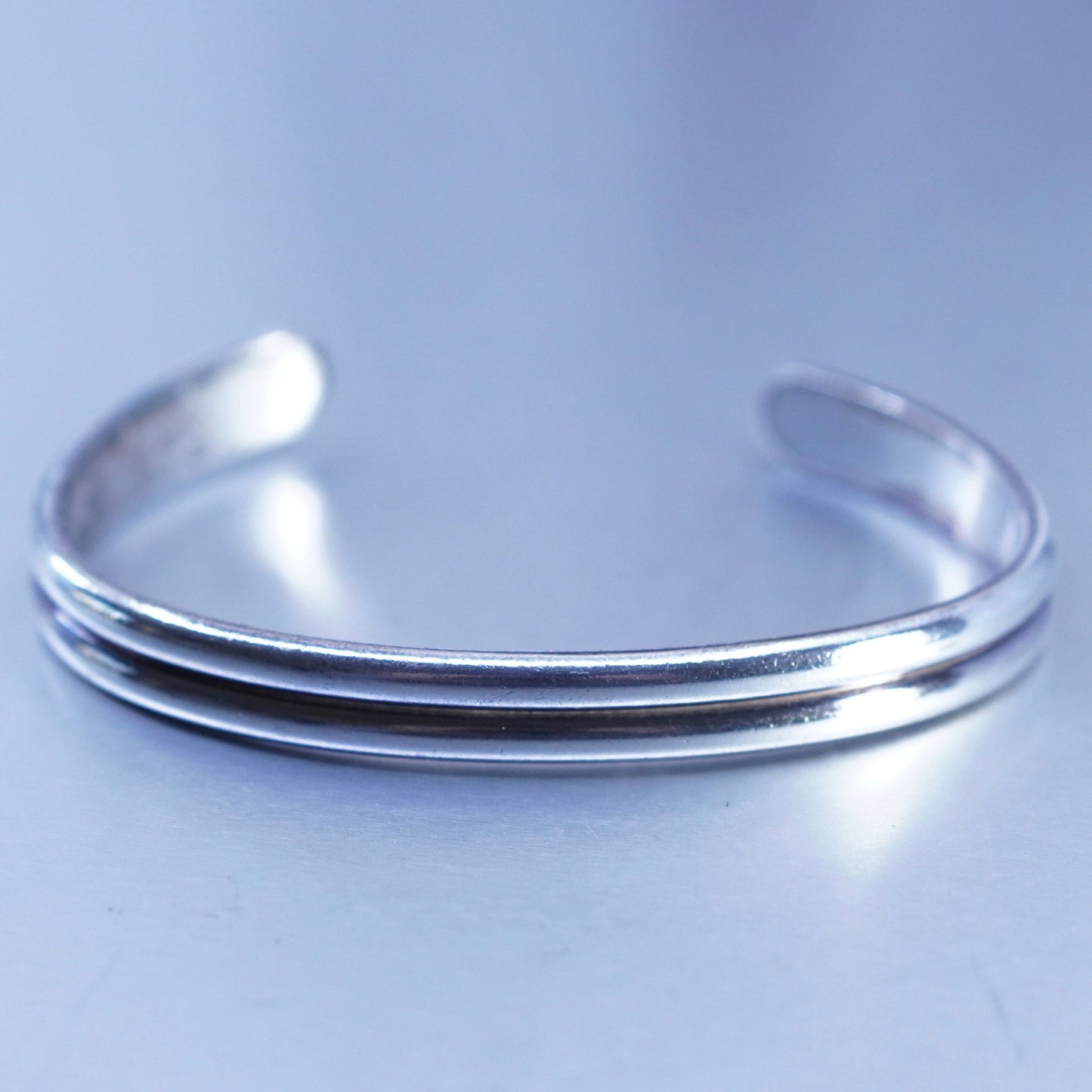 5.25”, Native American Gary Nez Sterling 925 silver bracelet, ribbed cable cuff