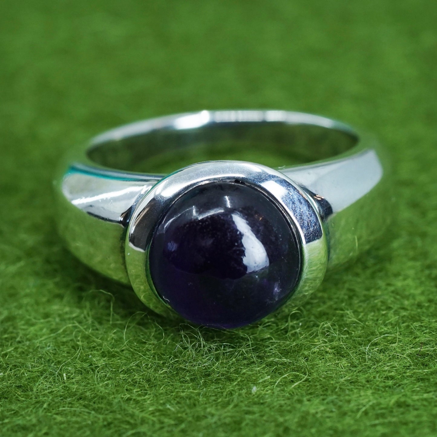 Size 8, vintage Sterling 925 silver handmade statement ring with amethyst