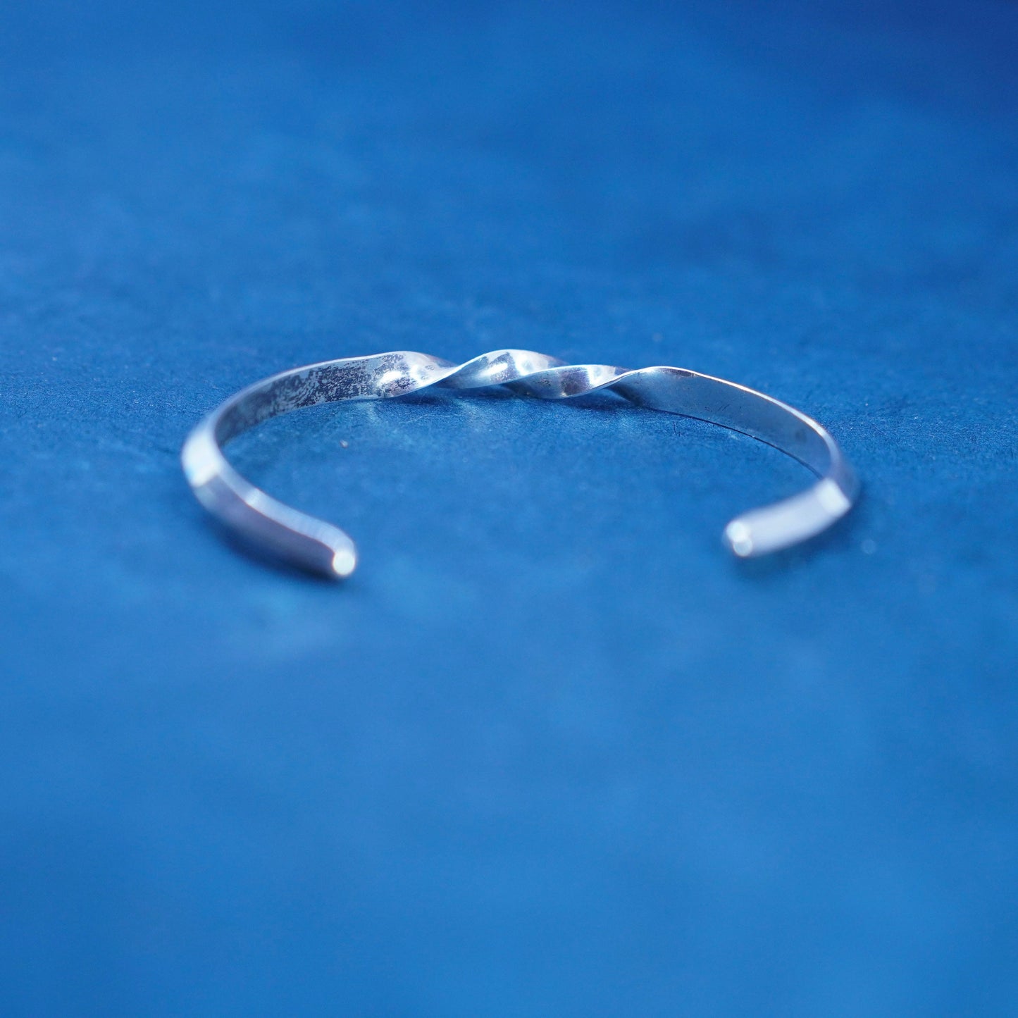 5.75“, REJ Sterling silver handmade wired bracelet, modern 925 twisted cuff