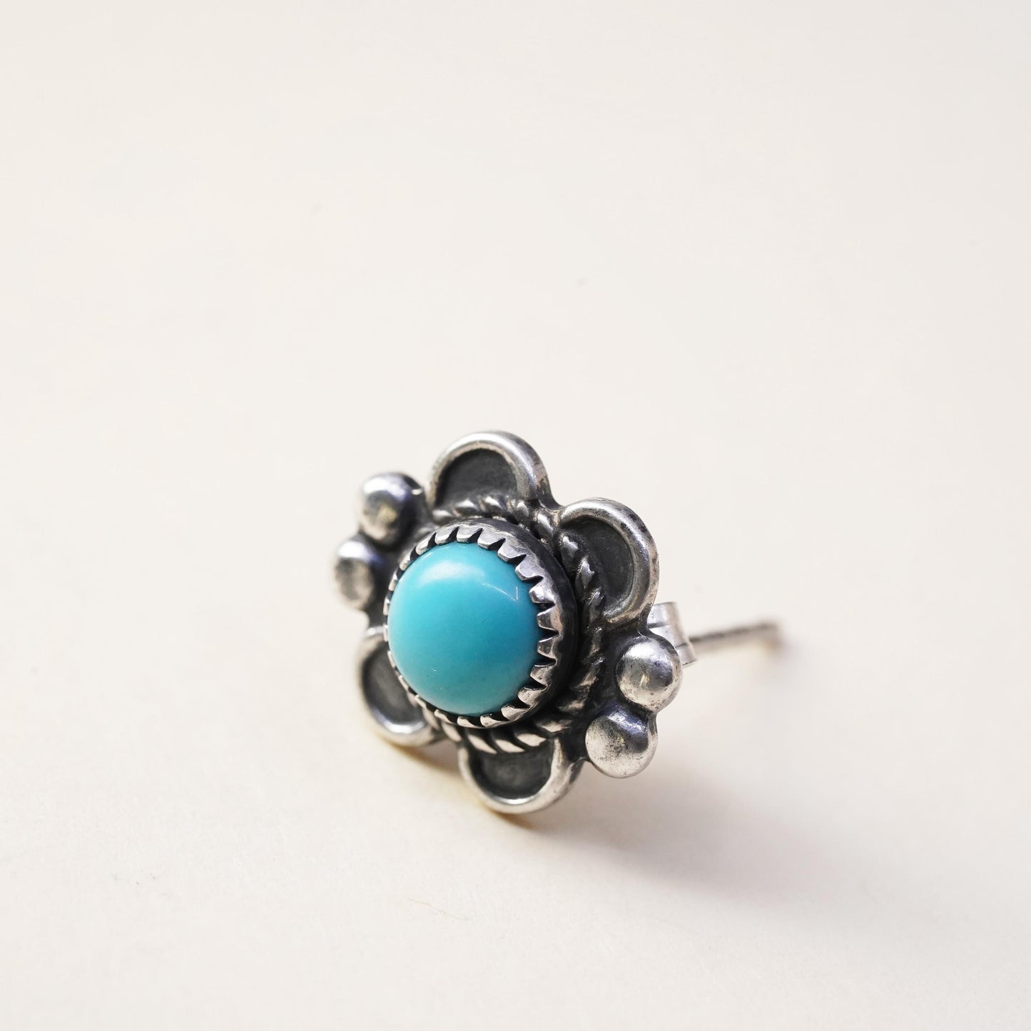 Vintage southwestern Sterling 925 silver stud with turquoise, single earring