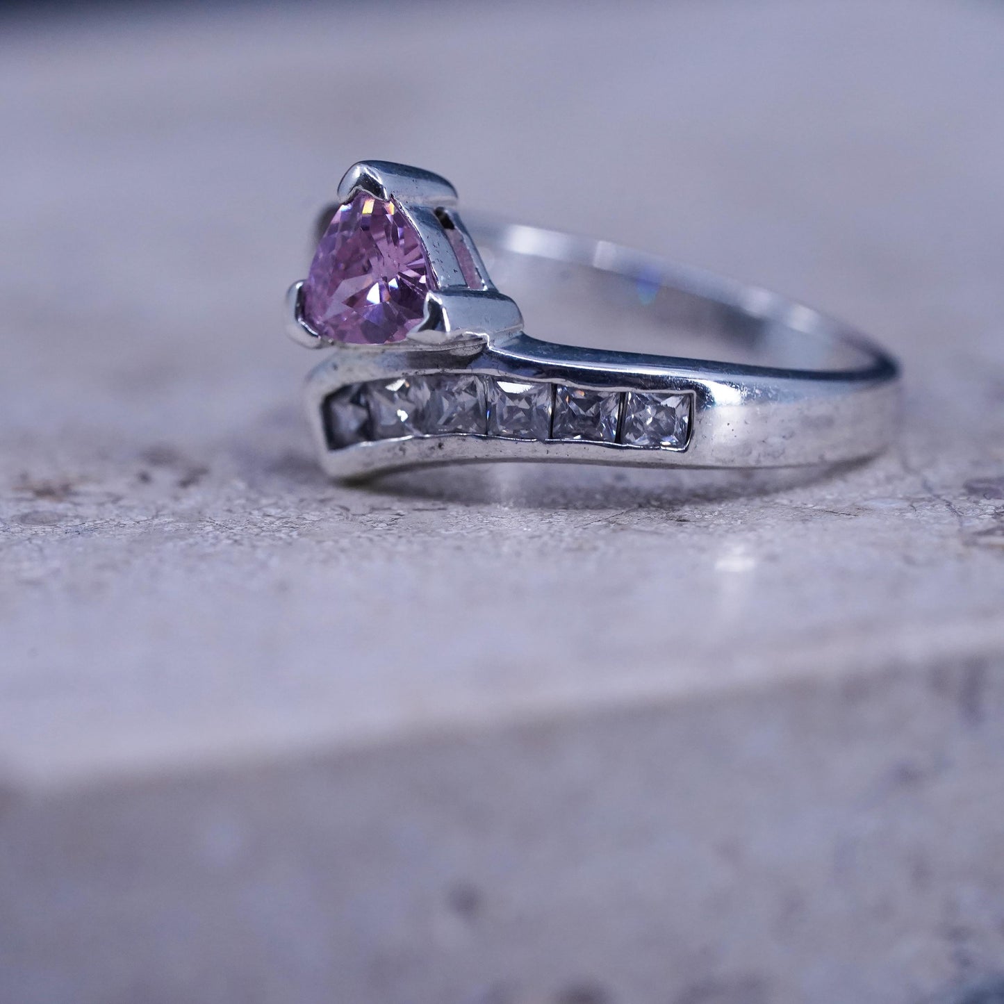 Size 6, vintage Sterling 925 silver handmade ring with pink crystal details