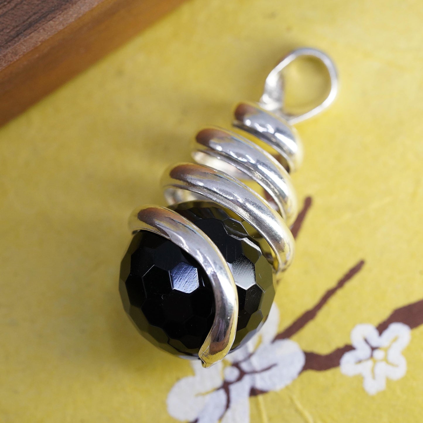 southwestern Sterling 925 silver sprial teardrop pendant with black onyx bead