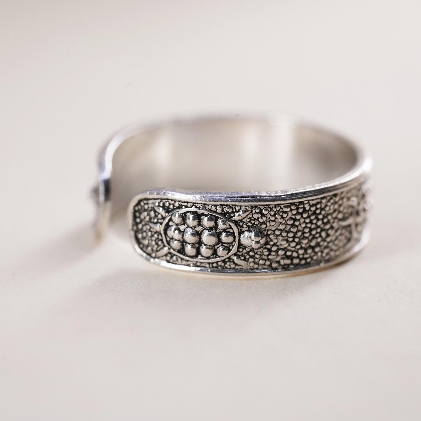 Size 2.75, vintage sterling silver handmade ring, 925 turtle open band