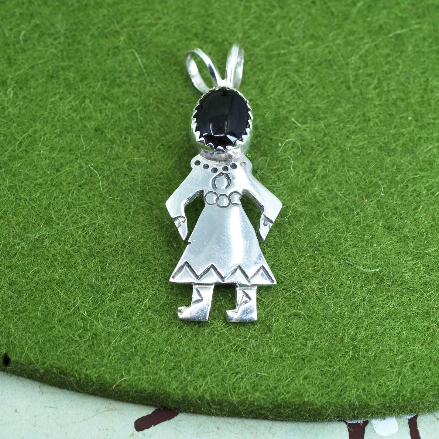 Native American Navajo Michael Kirk Sterling Silver 925 pendant with oval onyx