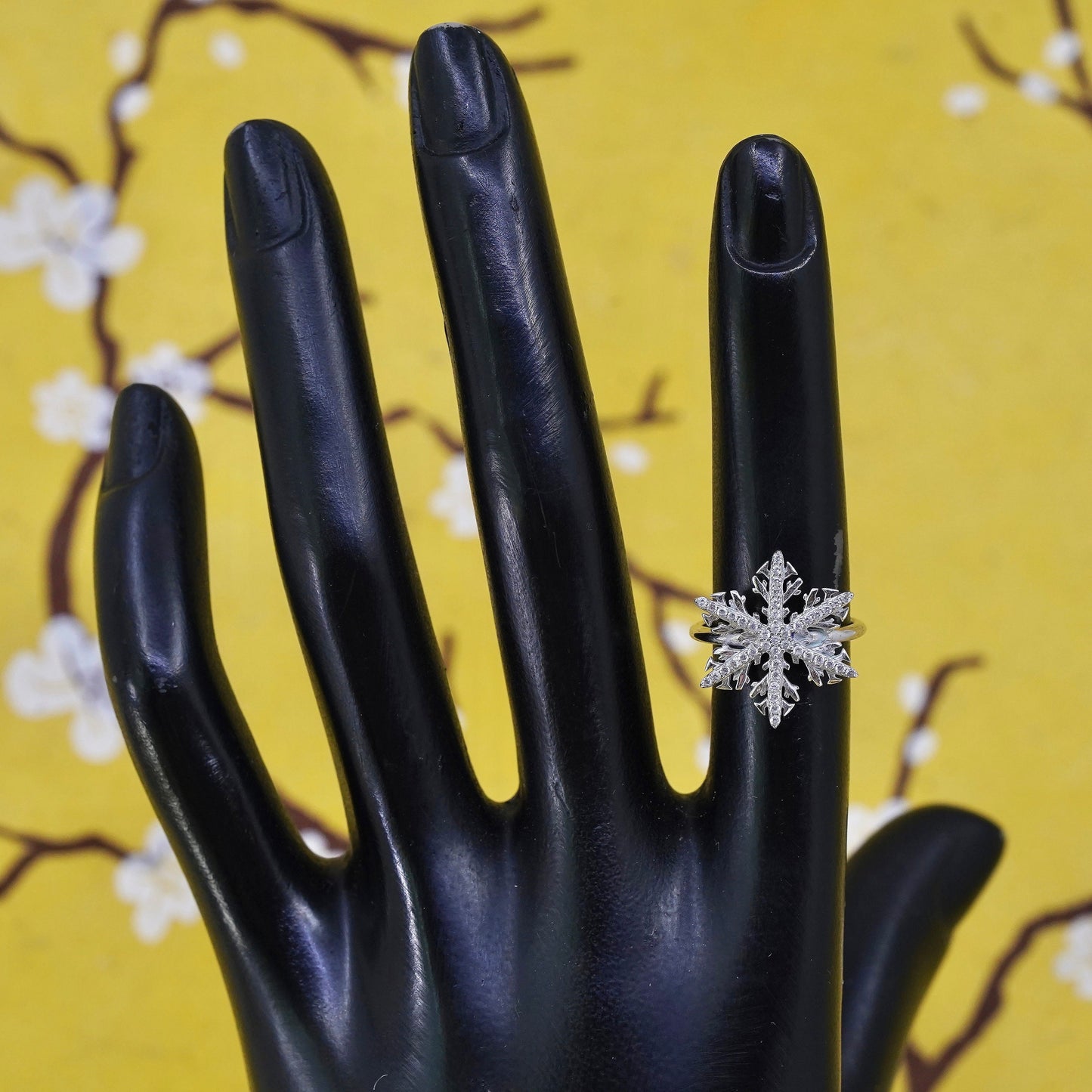 Size 4, Sterling 925 silver ring with snowflake flower and cluster diamonds