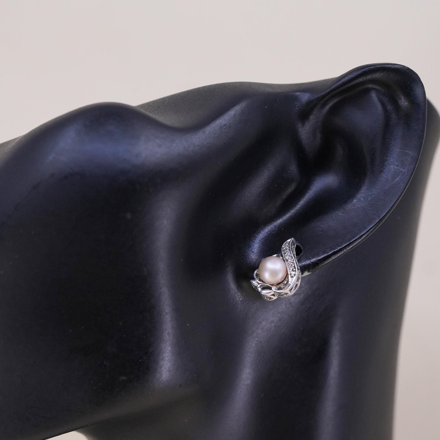 Vintage single earring. Sterling 925 silver pearl stud with diamond details