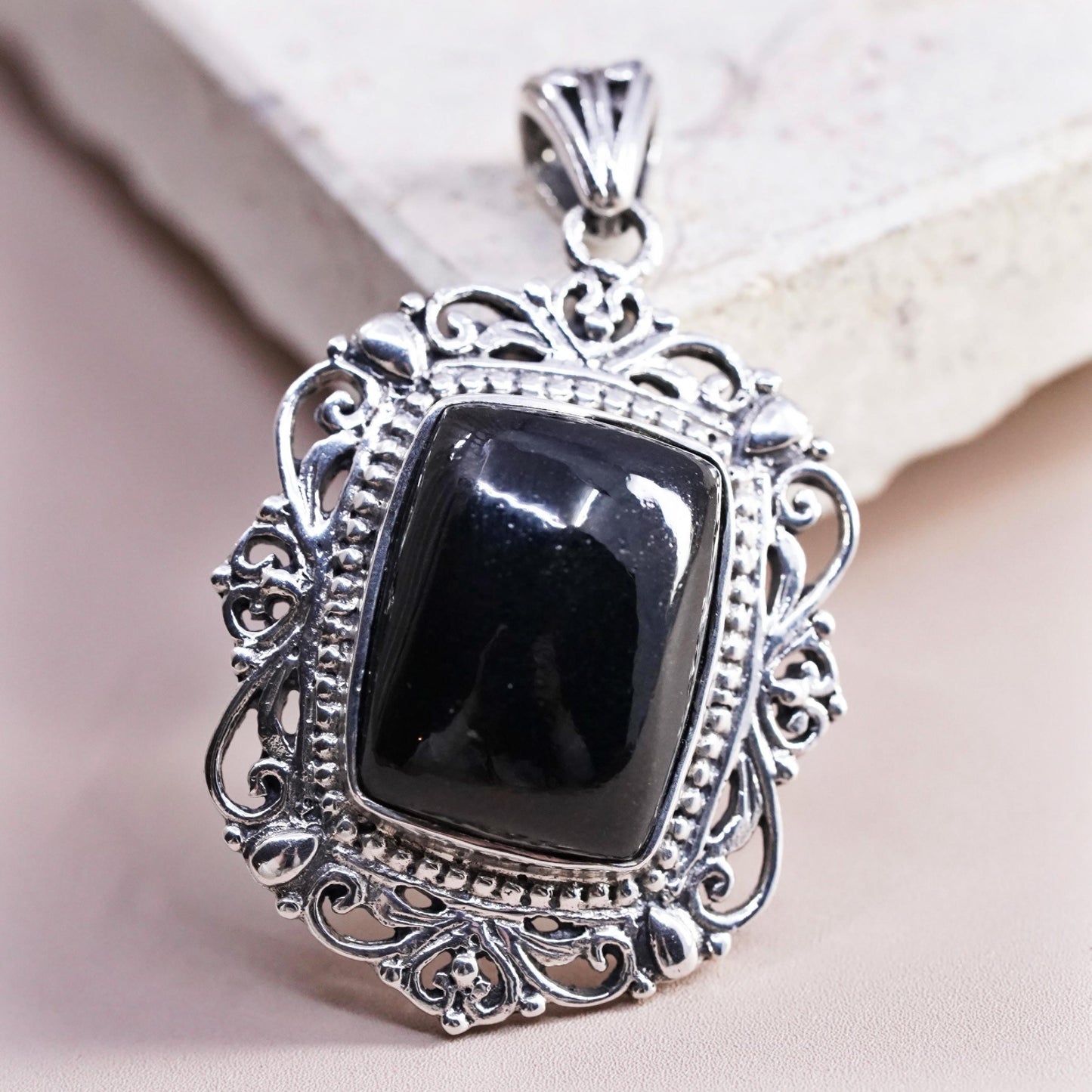 Vintage Sterling 925 silver handmade filigree pendant with black agate