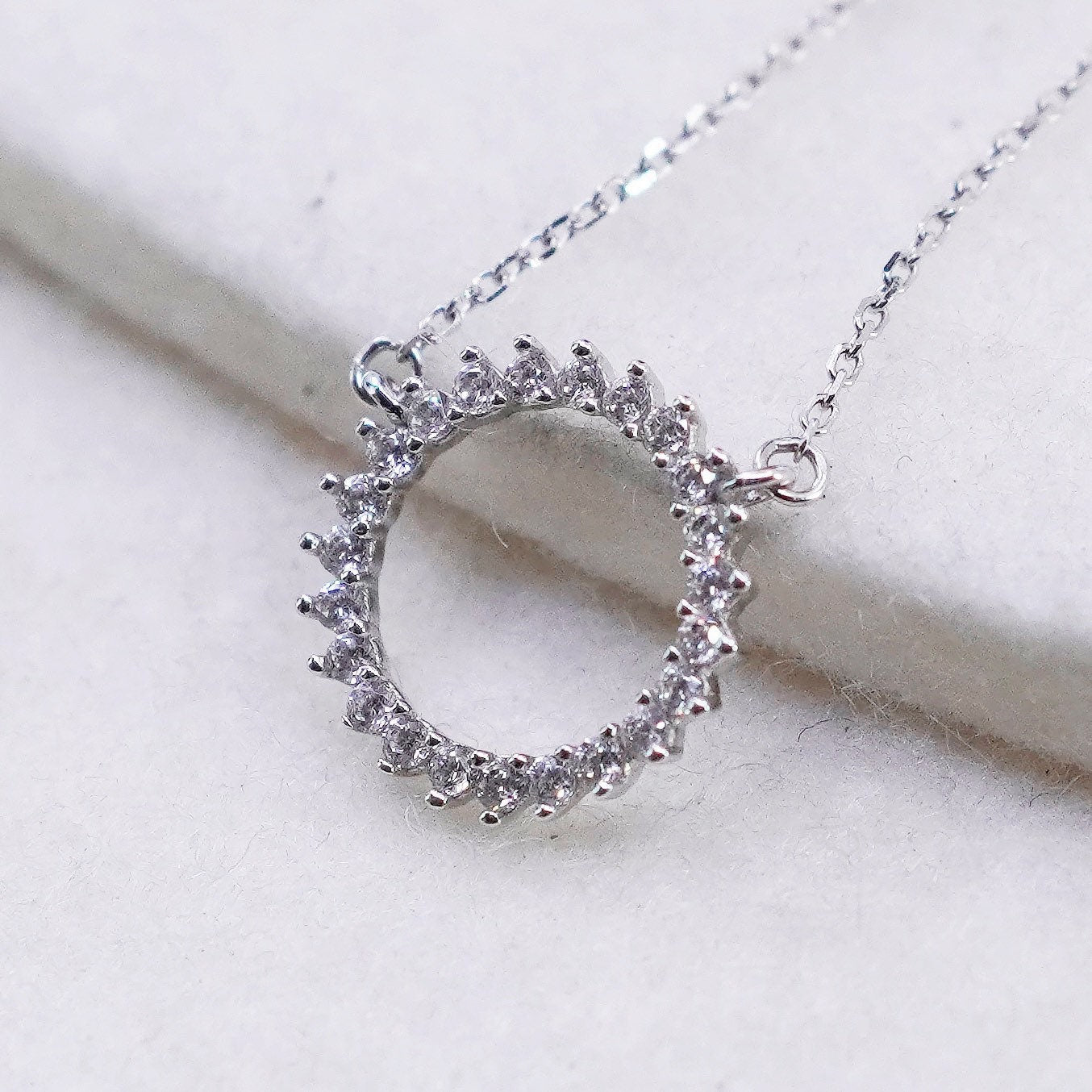 18”, Sterling 925 silver handmade circle pendant necklace w/ circle pendant Cz