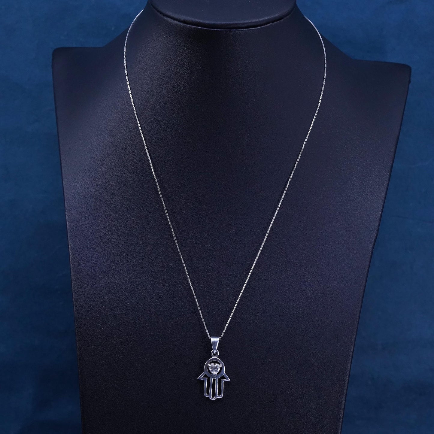 18”, VTG Sterling silver necklace, 925 box chain with cz healing hand pendant
