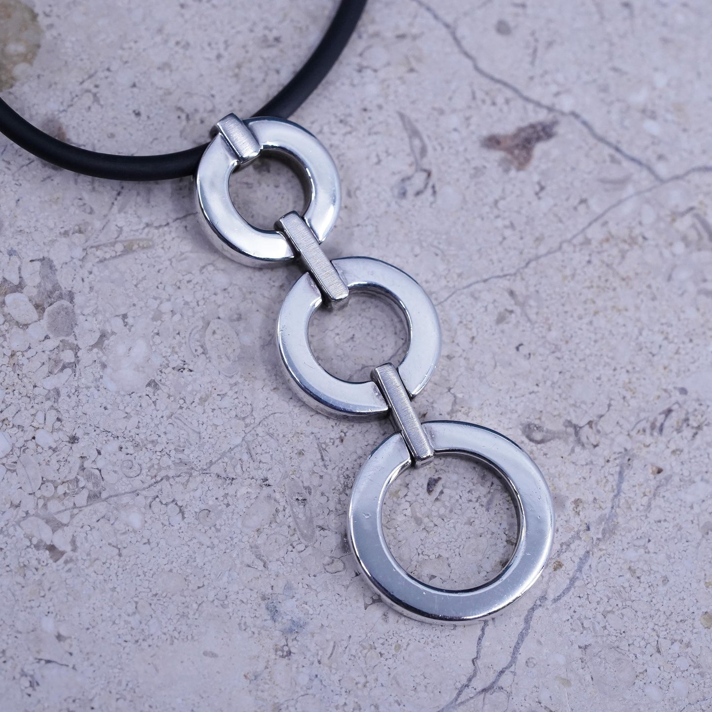 16+2”, vintage Fossil Sterling 925 Silver circle pendant Black rubber Necklace