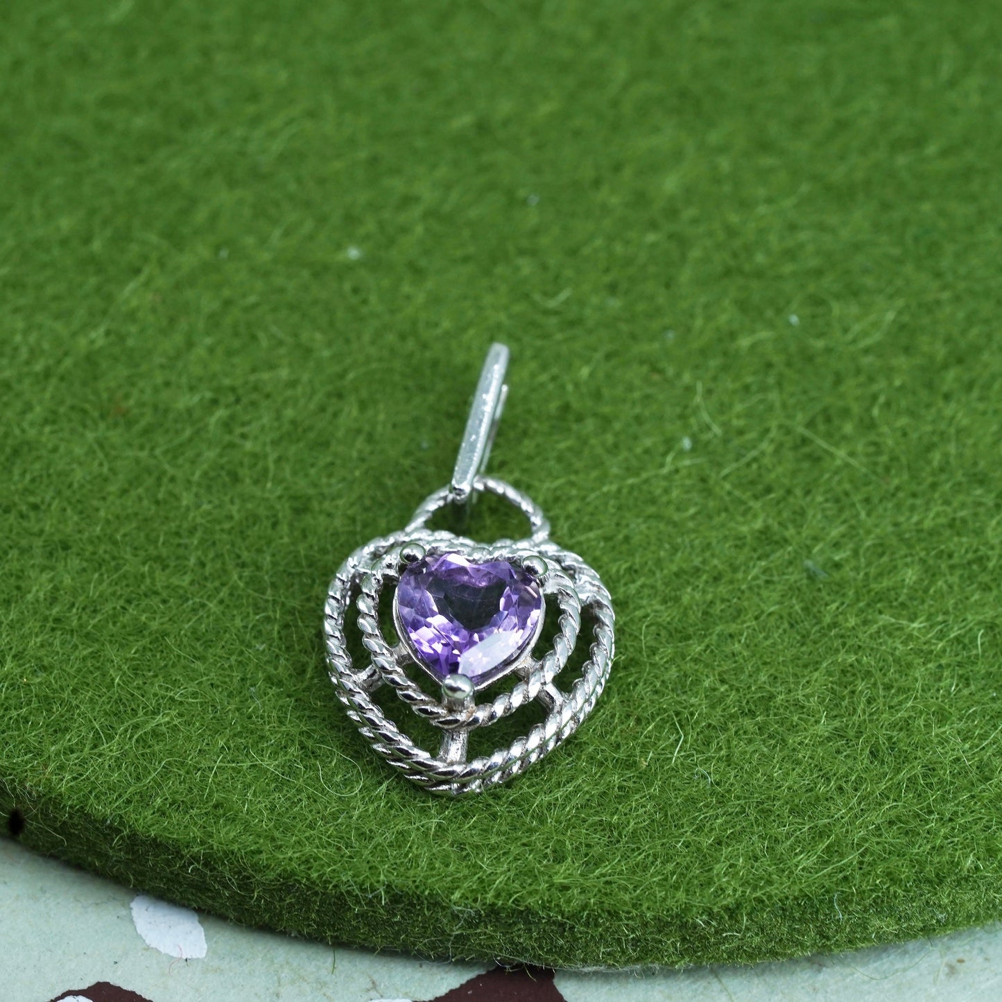 Vintage Sterling silver 925 pendant with heart amethyst