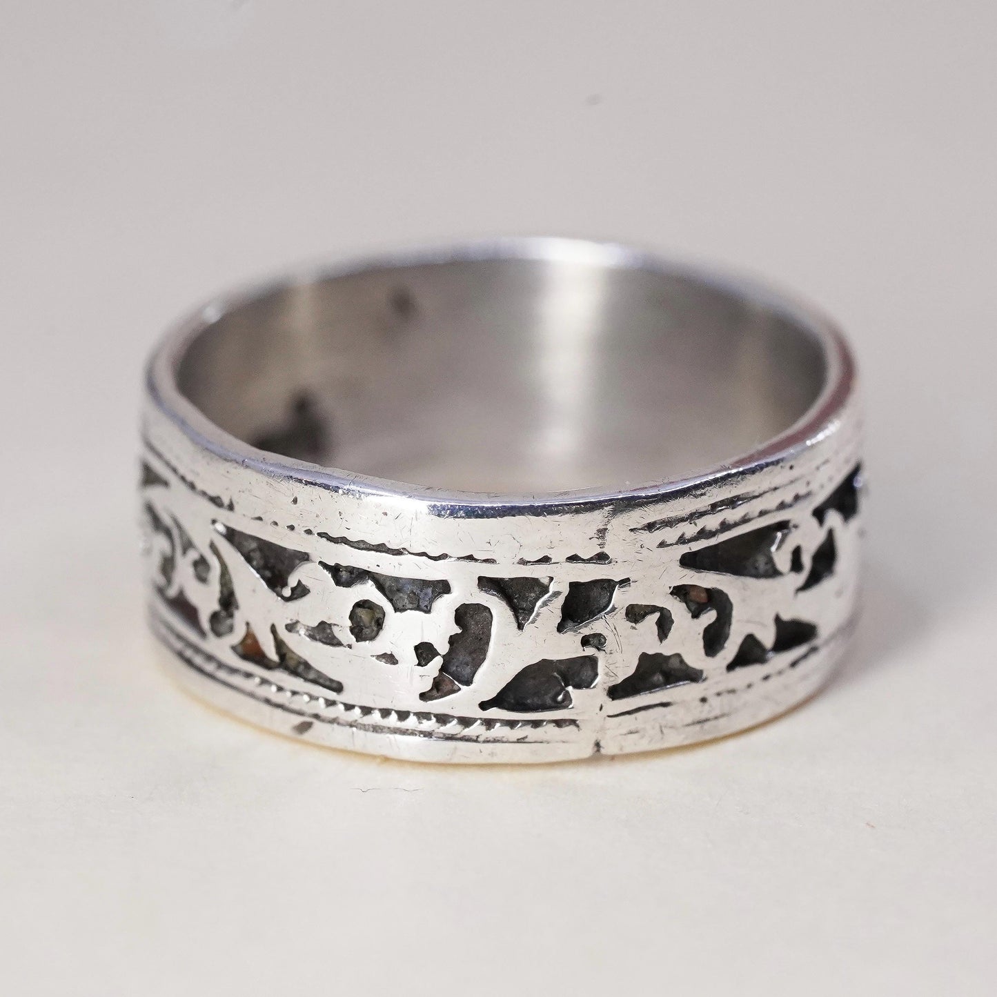 Size 5.5, vintage Mexican Sterling 925 silver handmade textured ring band