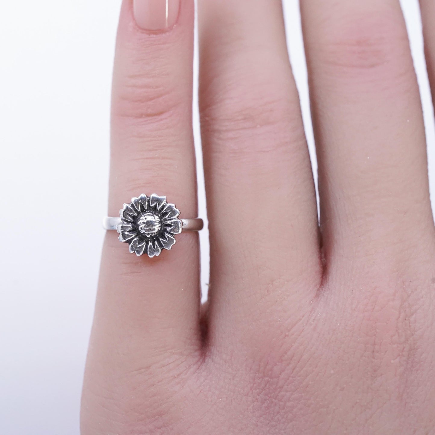Size 2.5, vintage southwestern Sterling 925 silver ring, sunflower flower band