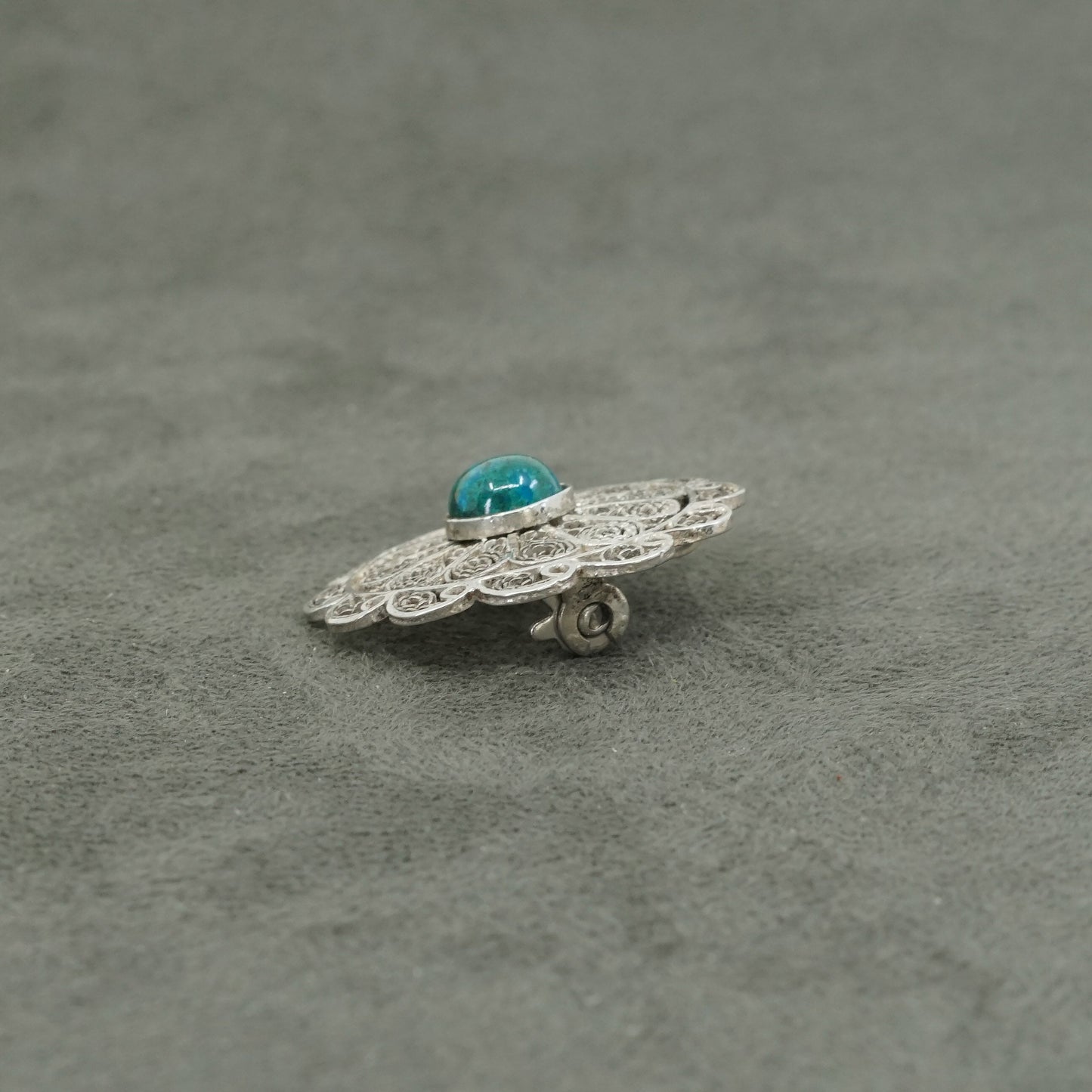 Vintage handmade sterling silver round shaped filigree floral brooch turquoise