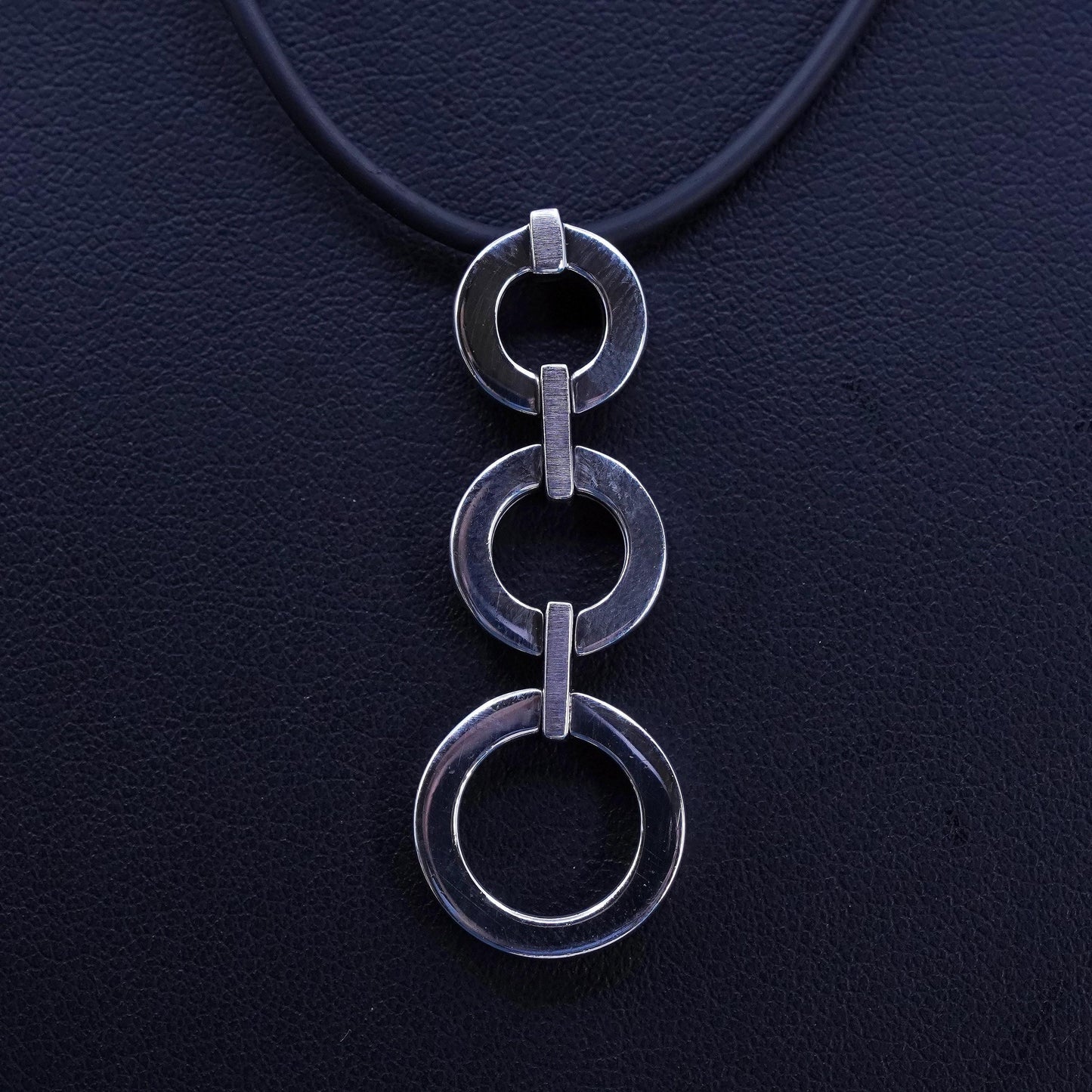 16+2”, vintage Fossil Sterling 925 Silver circle pendant Black rubber Necklace