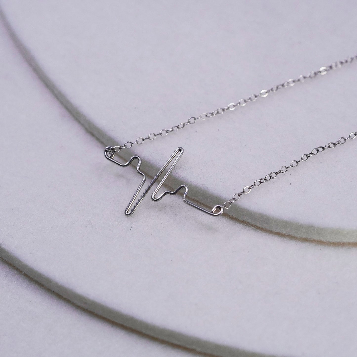 19”, VTG Italy Sterling 925 silver circle chain necklace with heart ECG graph