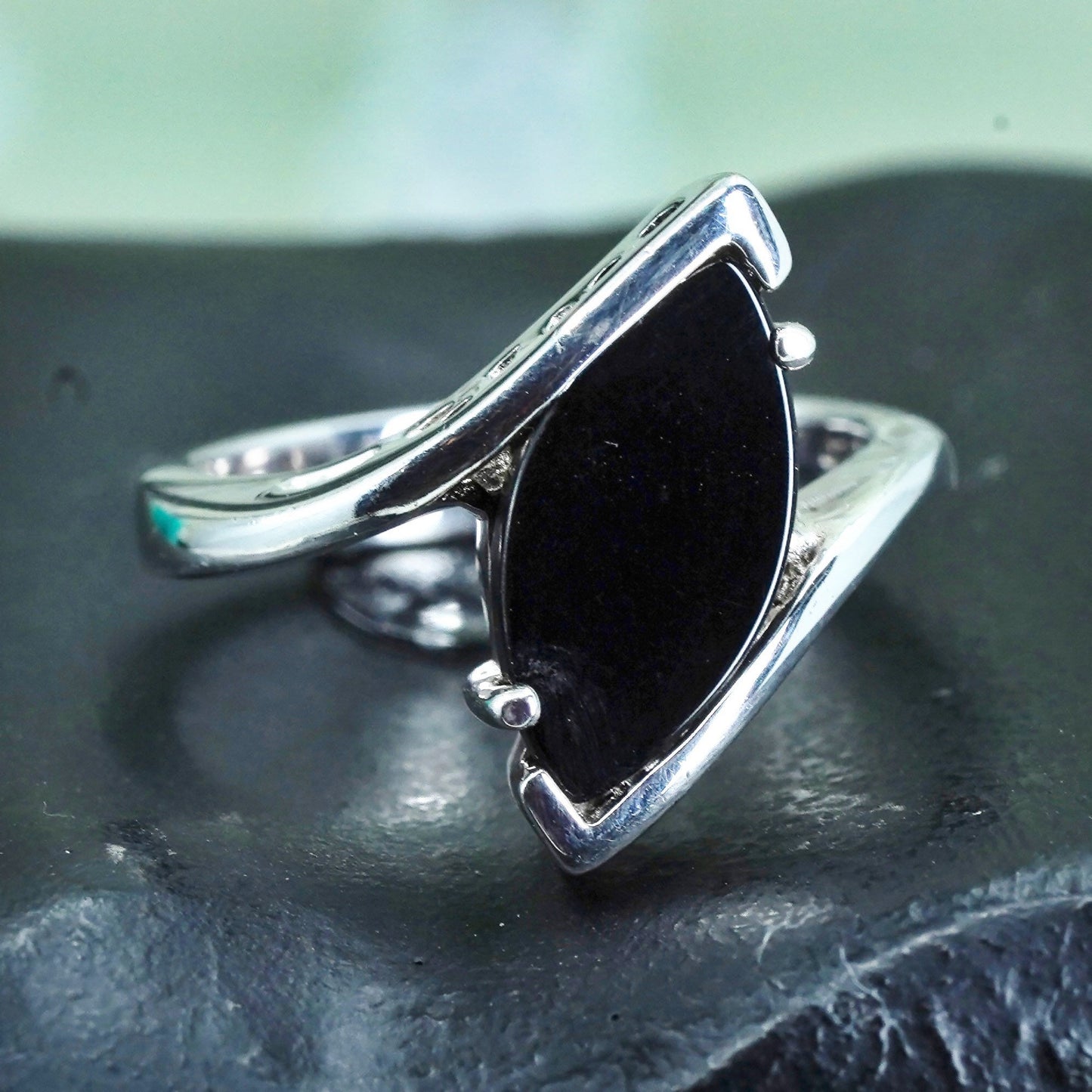 Size 8.25, Vintage sterling silver 925 ring with obsidian