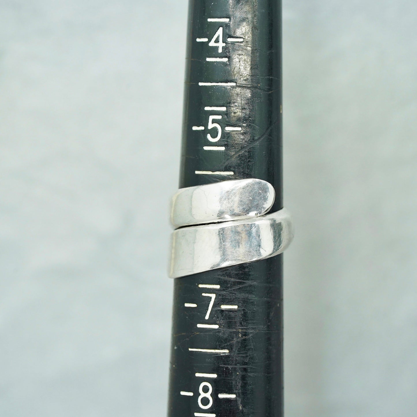 Size 6, vintage southwestern Sterling 925 silver ring, wrap band
