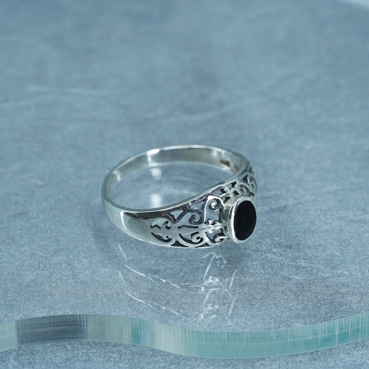 Size 9, vintage Sterling 925 silver handmade filigree ring with onyx