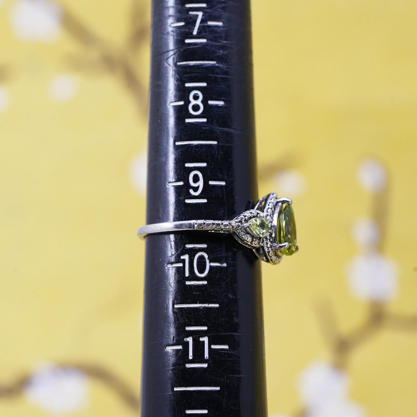 Size 9.5, vintage Sterling 925 silver ring teardrop peridot cluster diamond