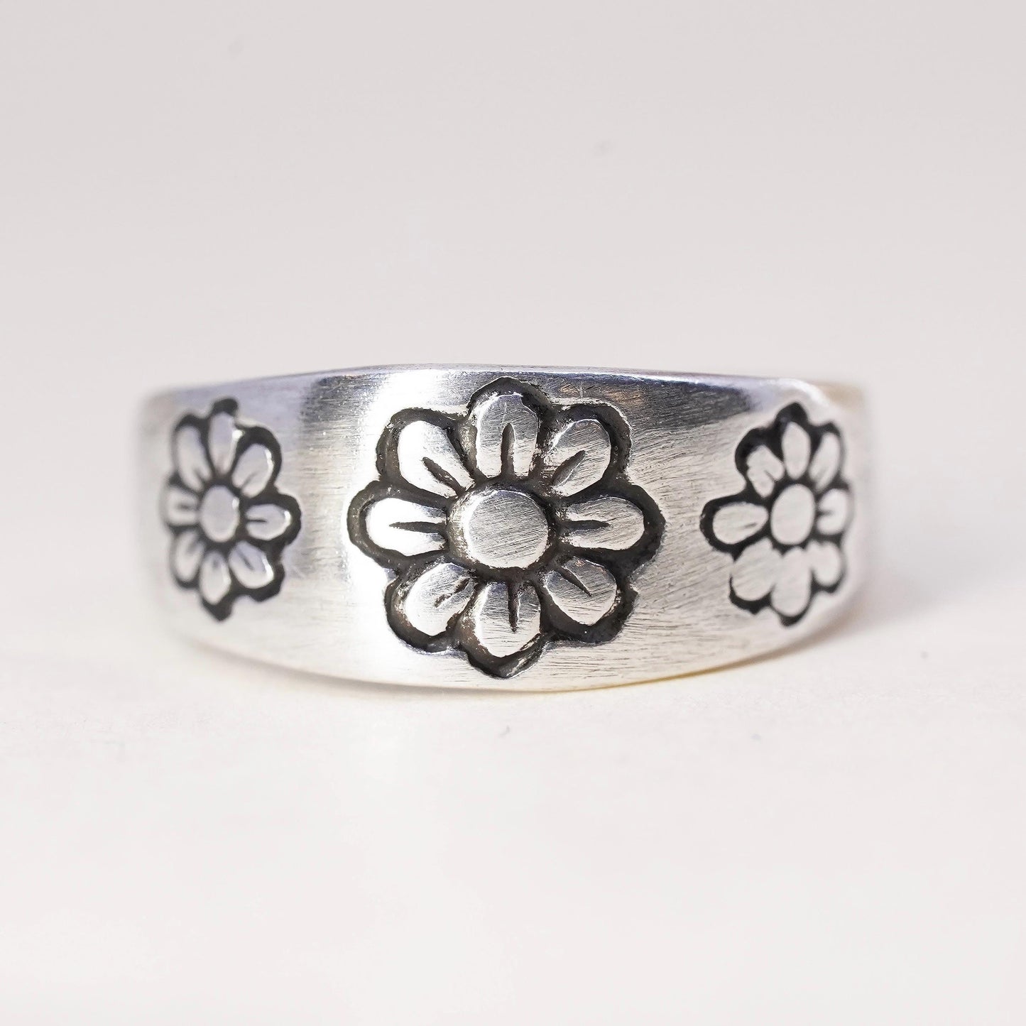 Size 4, vintage Sterling silver handmade ring, 925 filigree band with flower