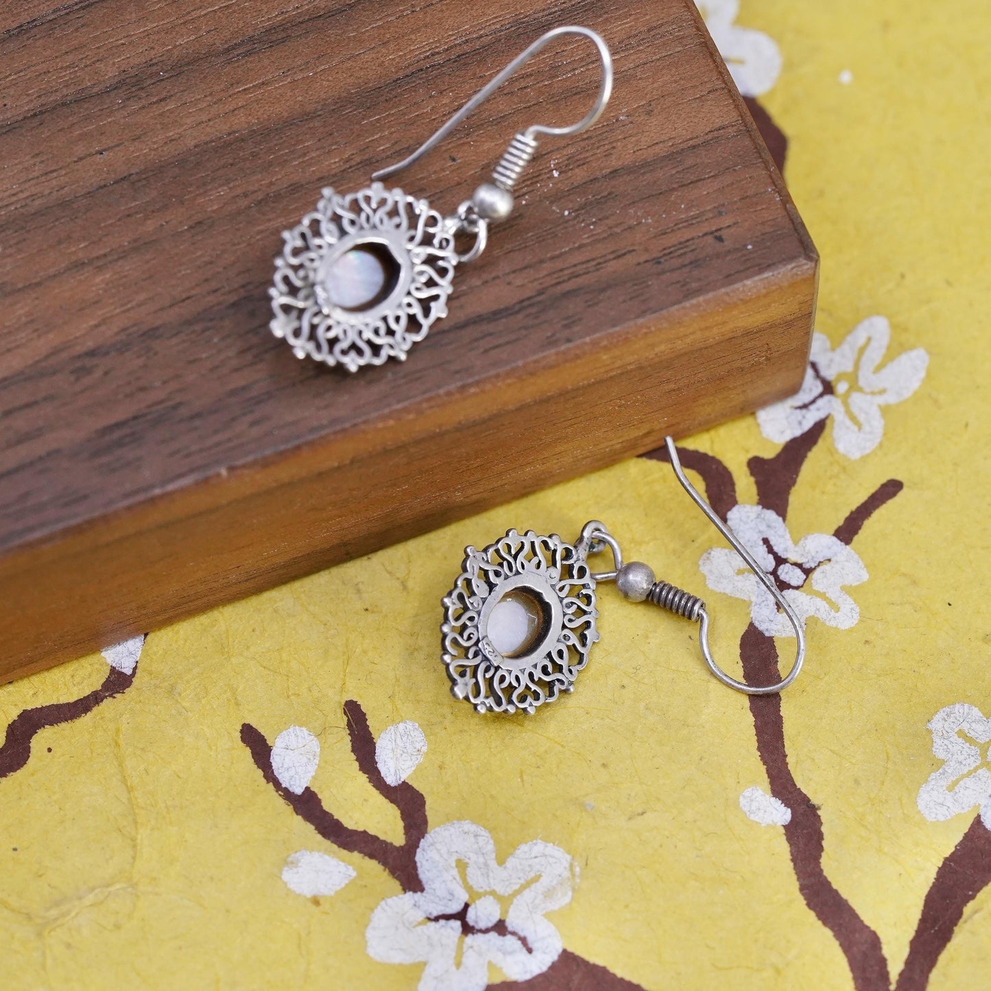 Vintage 925 Sterling silver handmade filigree earrings w/ mother of pearl inlay