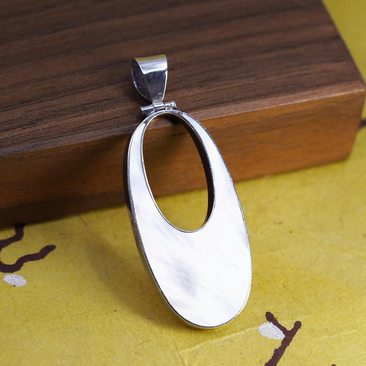 Vintage Sterling 925 silver handmade oval pendant with mother of pearl inlay