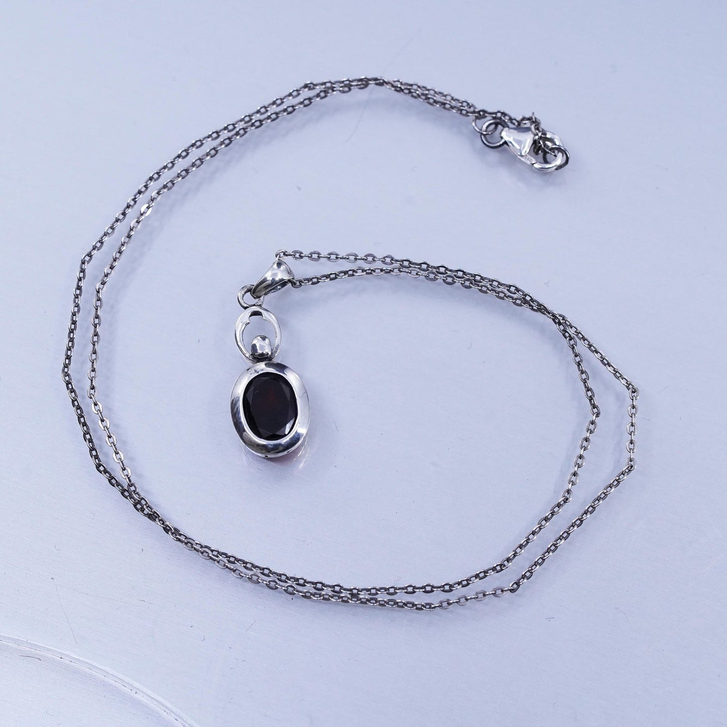 18”, Vintage LUC sterling 925 silver flatten circle necklace oval ruby pendant