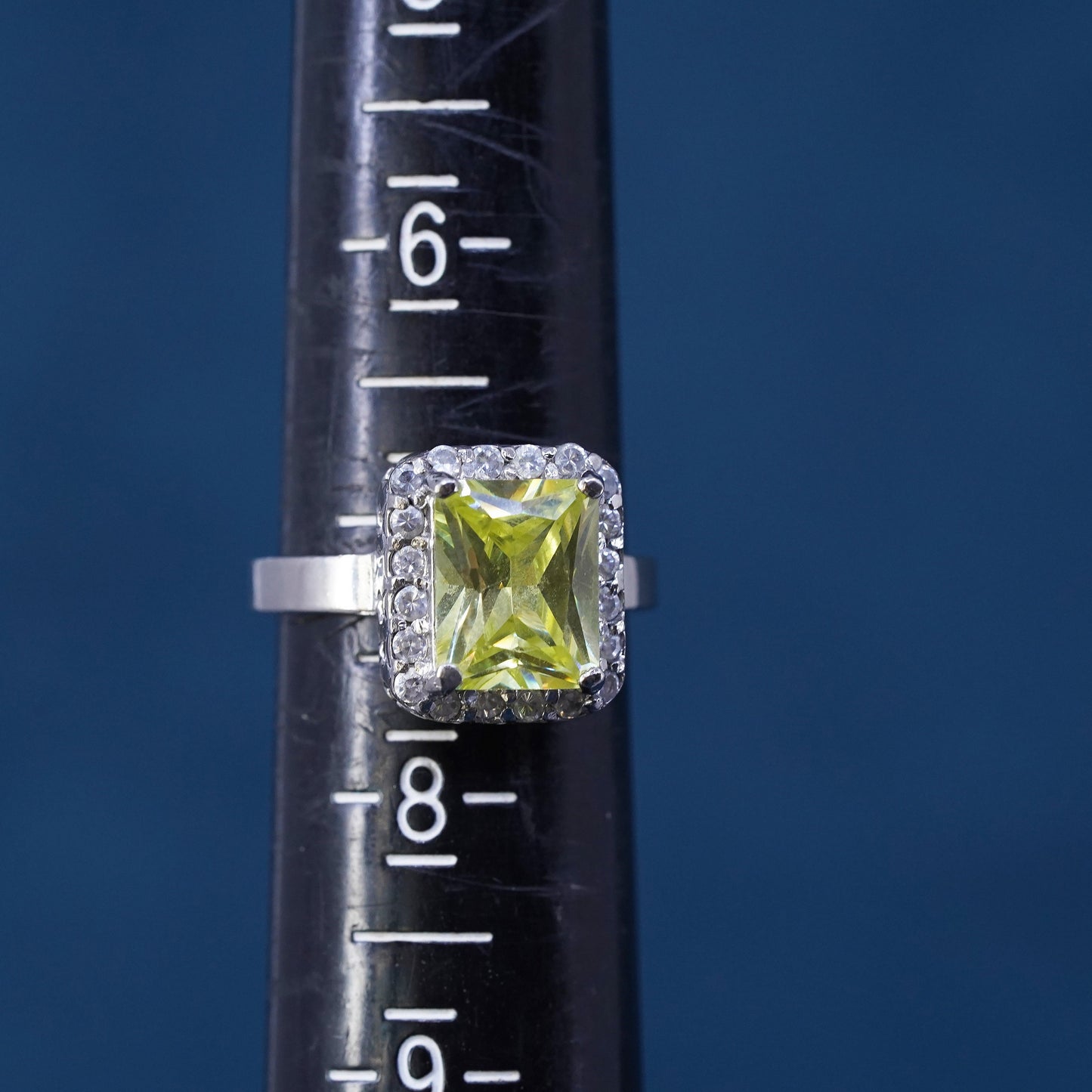 Size 7.25, VTG Sterling silver handmade ring, 925 cocktail ring with peridot